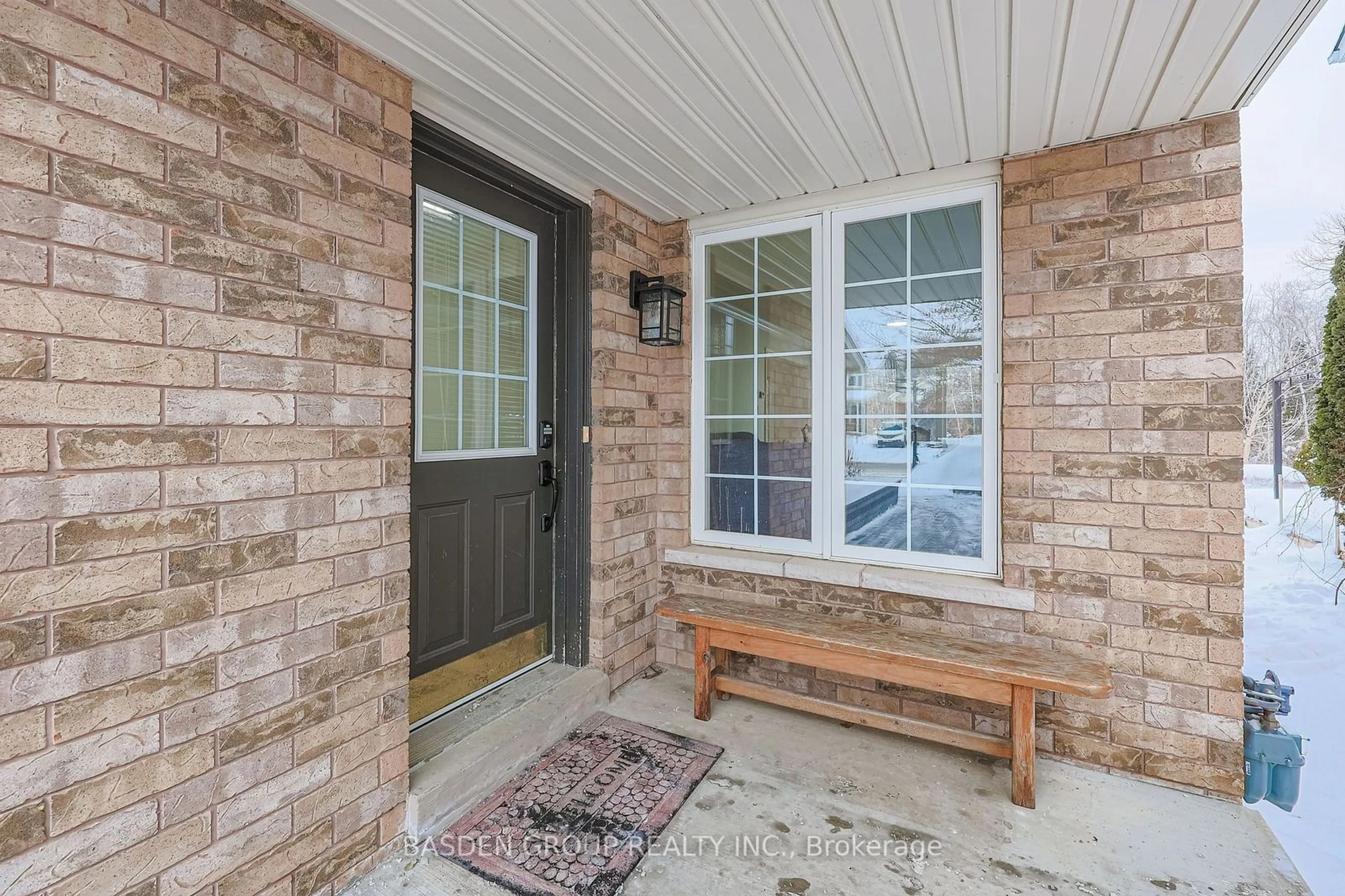 Indoor entryway for 238 Esther Dr, Barrie Ontario L4N 0G3