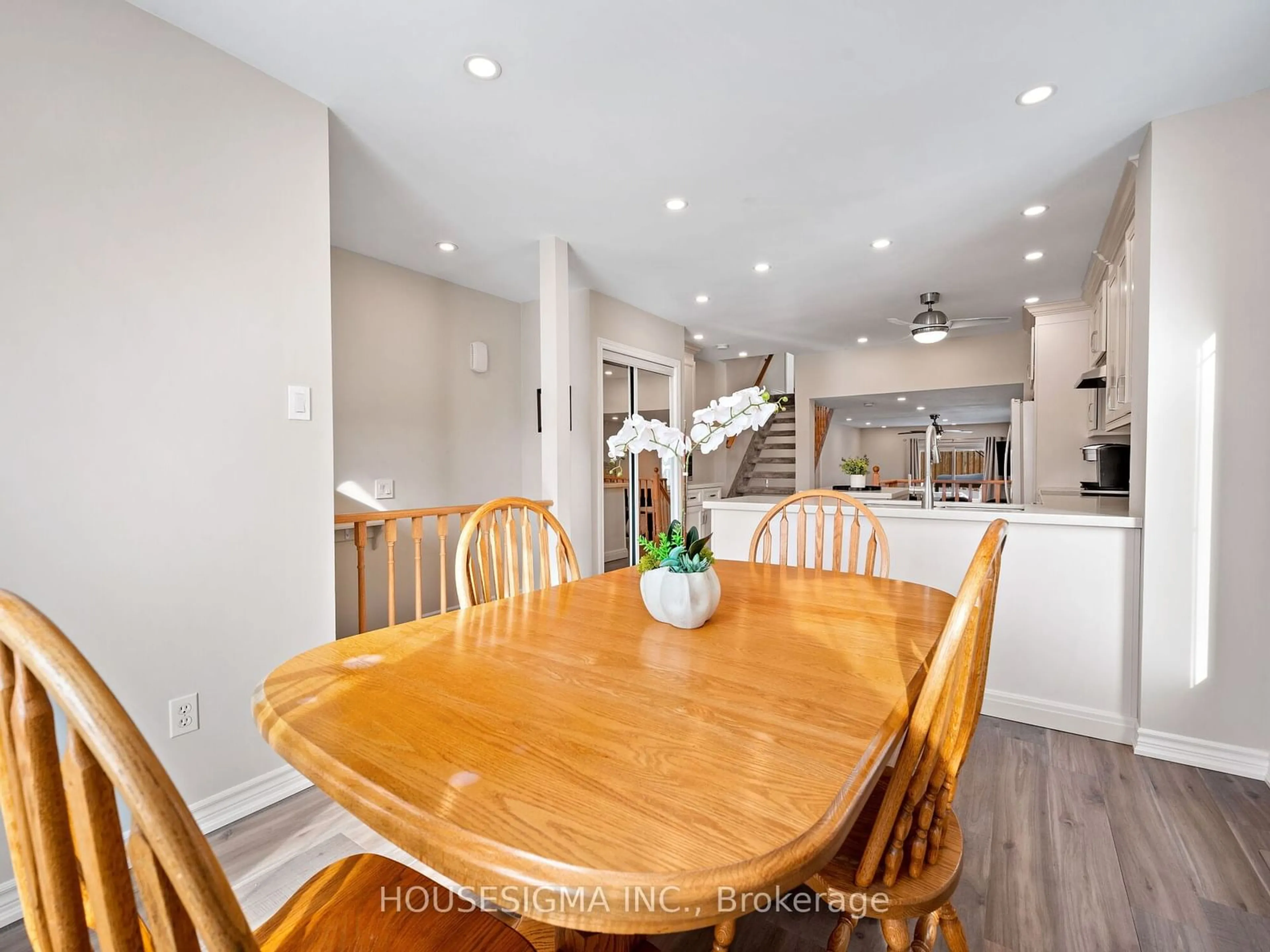 Open concept kitchen, unknown for 10 Willow Dr, Barrie Ontario L4N 8T2