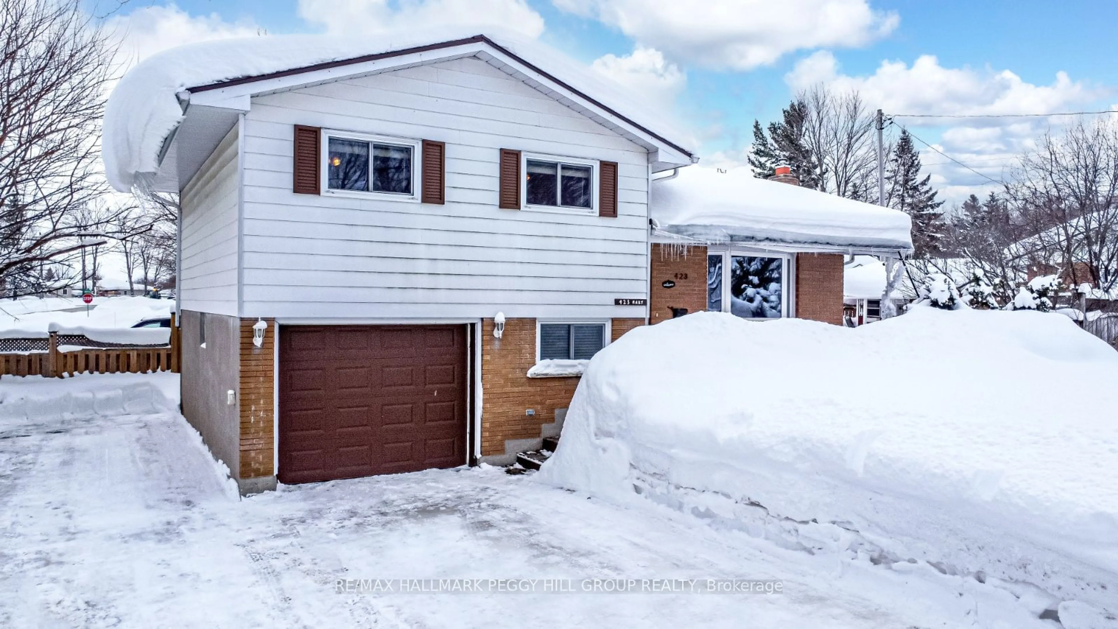 Home with vinyl exterior material, street for 423 Mary St, Orillia Ontario L3V 3G5