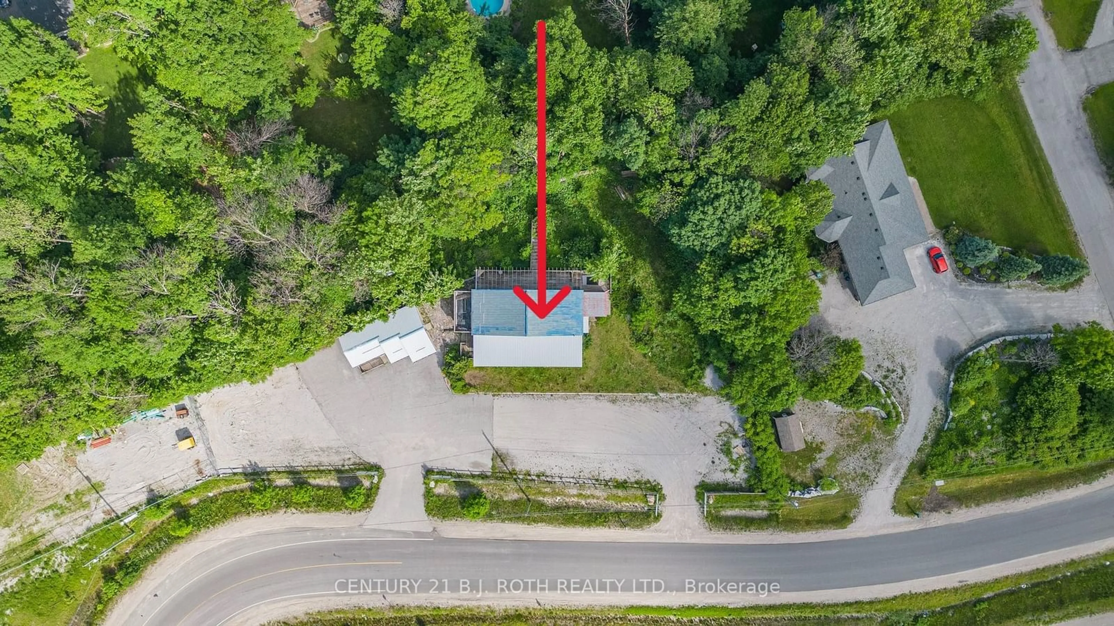 A pic from outside/outdoor area/front of a property/back of a property/a pic from drone, street for 4201 Huronia Rd, Severn Ontario L3V 6H3