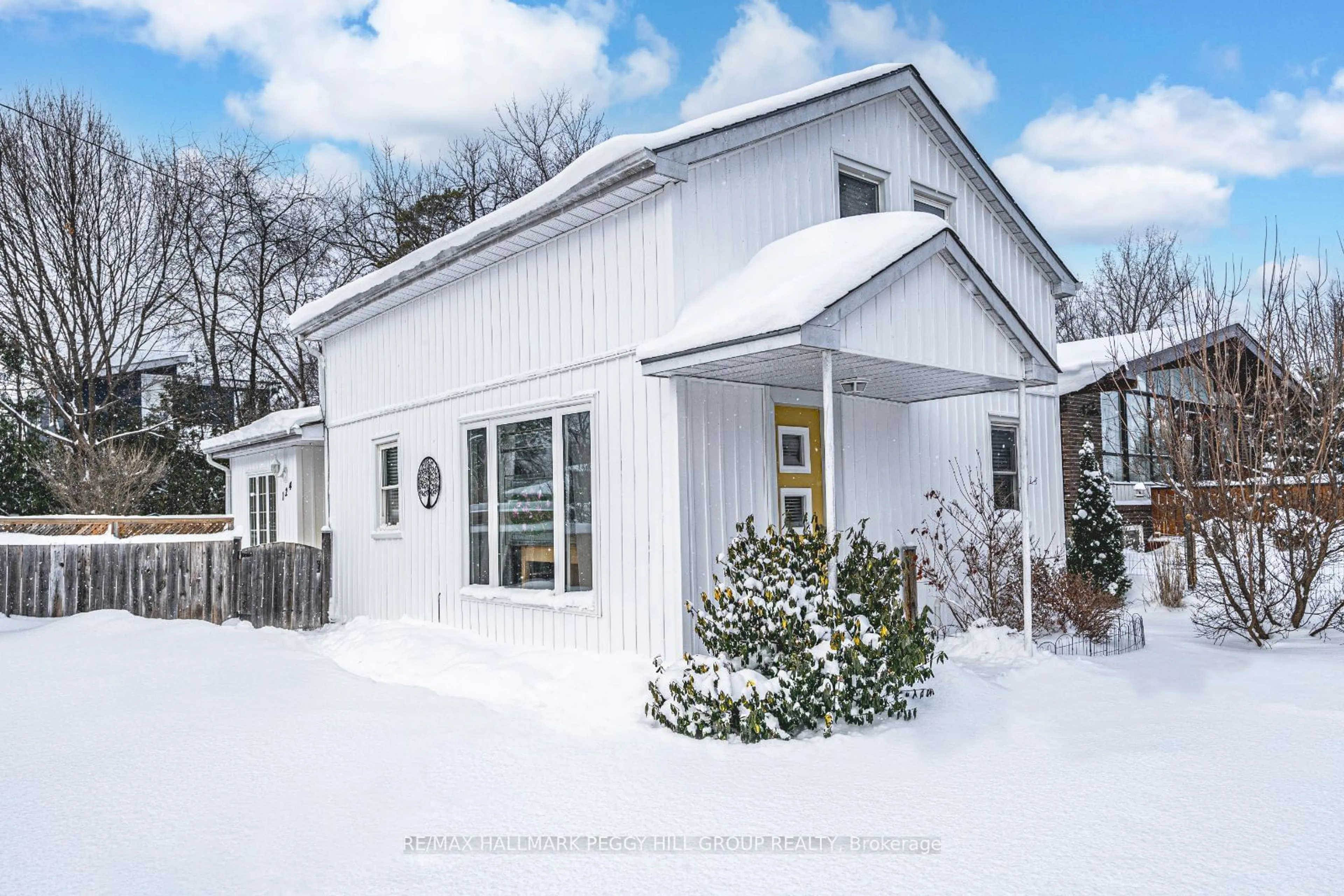 Home with vinyl exterior material, unknown for 124 Albert St, Collingwood Ontario L9Y 3Y2