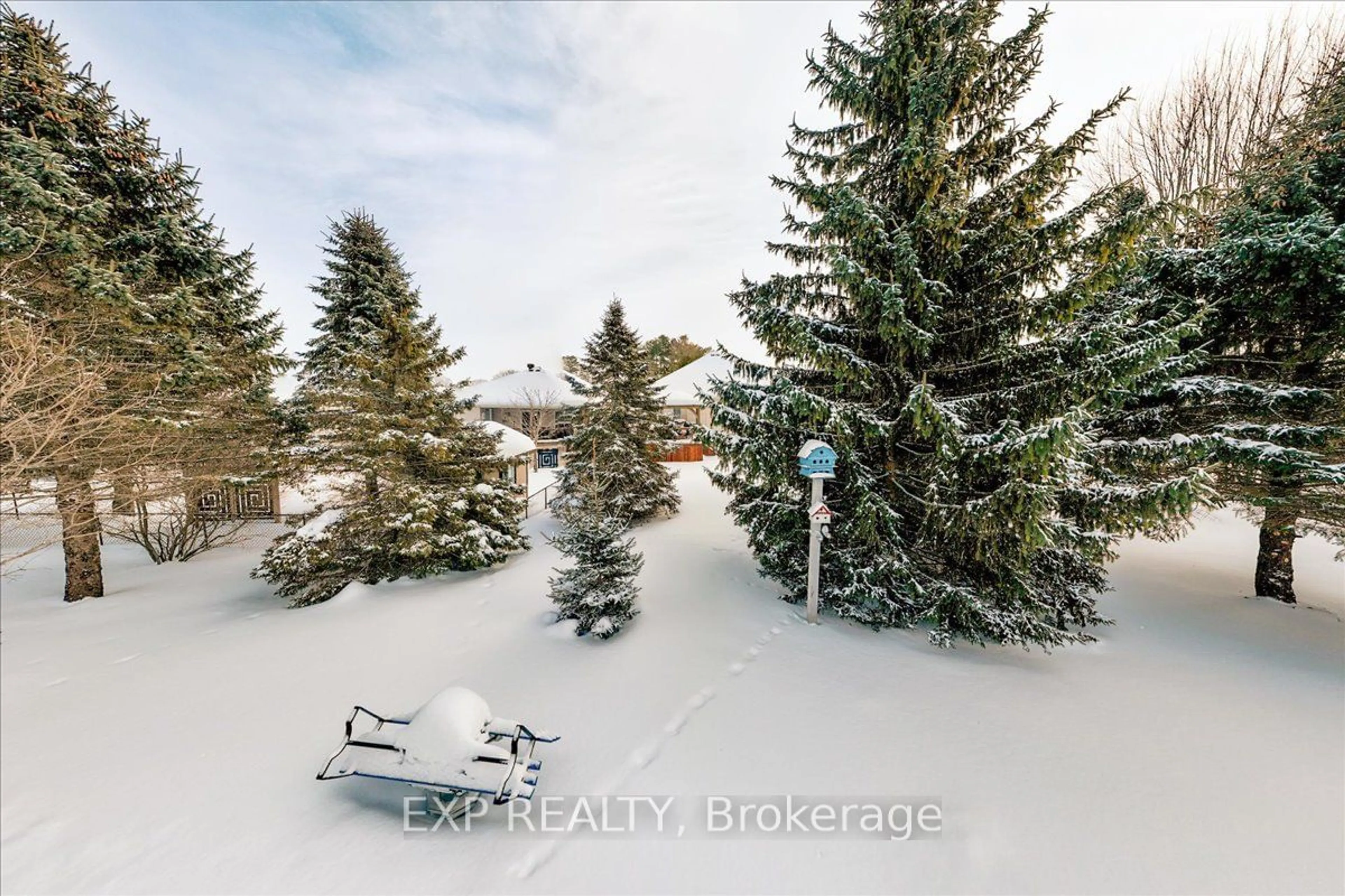 A pic from outside/outdoor area/front of a property/back of a property/a pic from drone, unknown for 13 Masters Lane, Wasaga Beach Ontario L9Z 1S9