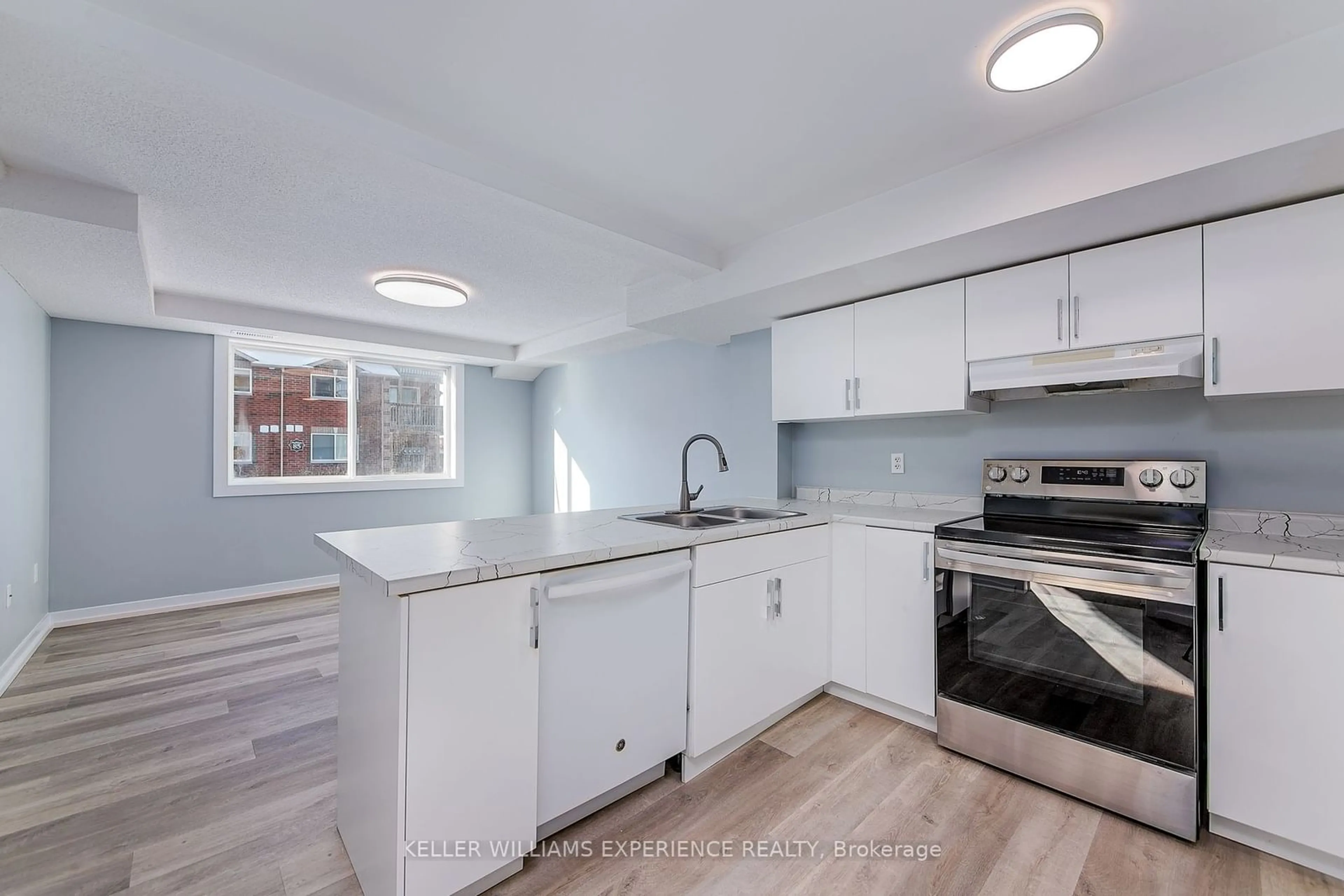 Open concept kitchen, unknown for 89 Goodwin Dr #1, Barrie Ontario L4N 6K4