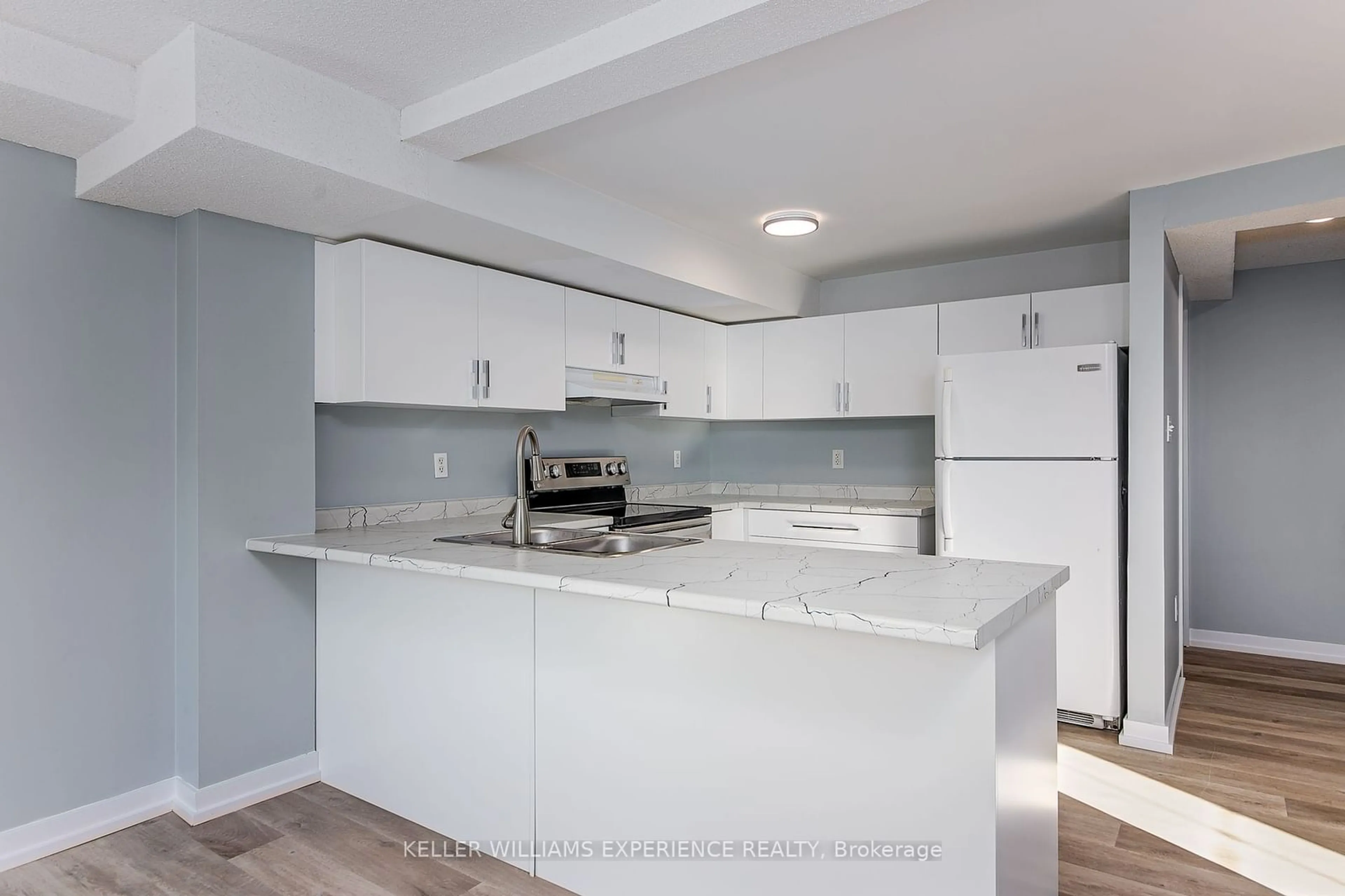 Open concept kitchen, unknown for 89 Goodwin Dr #1, Barrie Ontario L4N 6K4