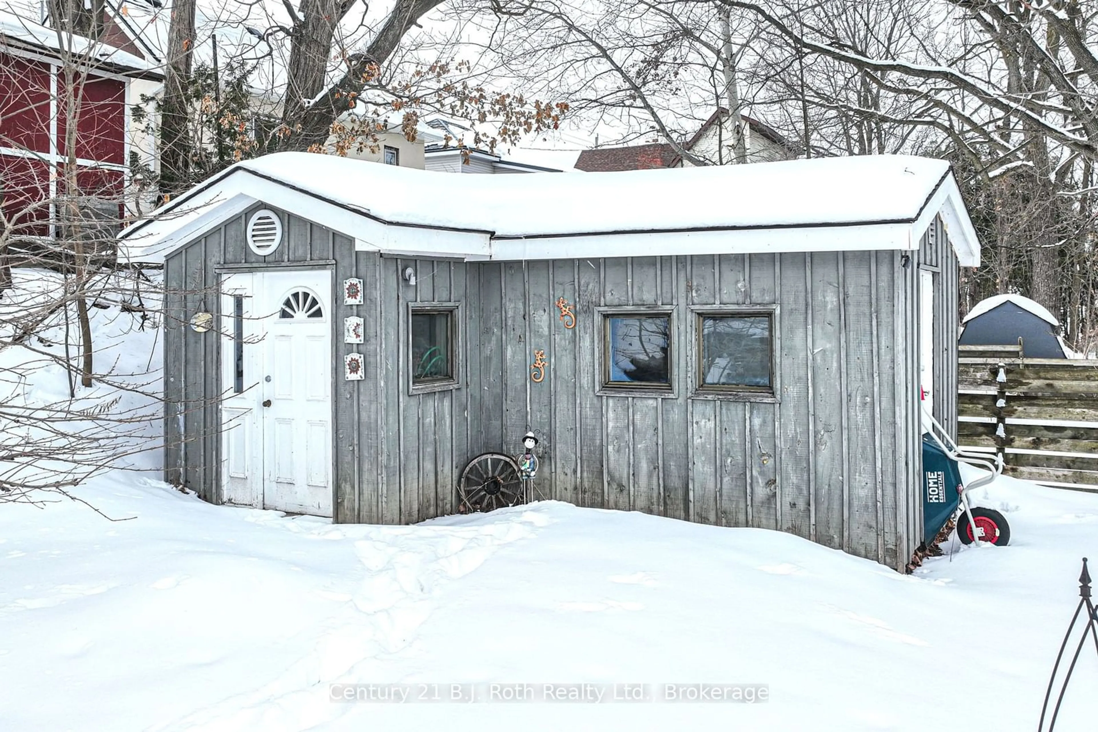 Shed for 694 Quebec St, Midland Ontario L4R 1E4