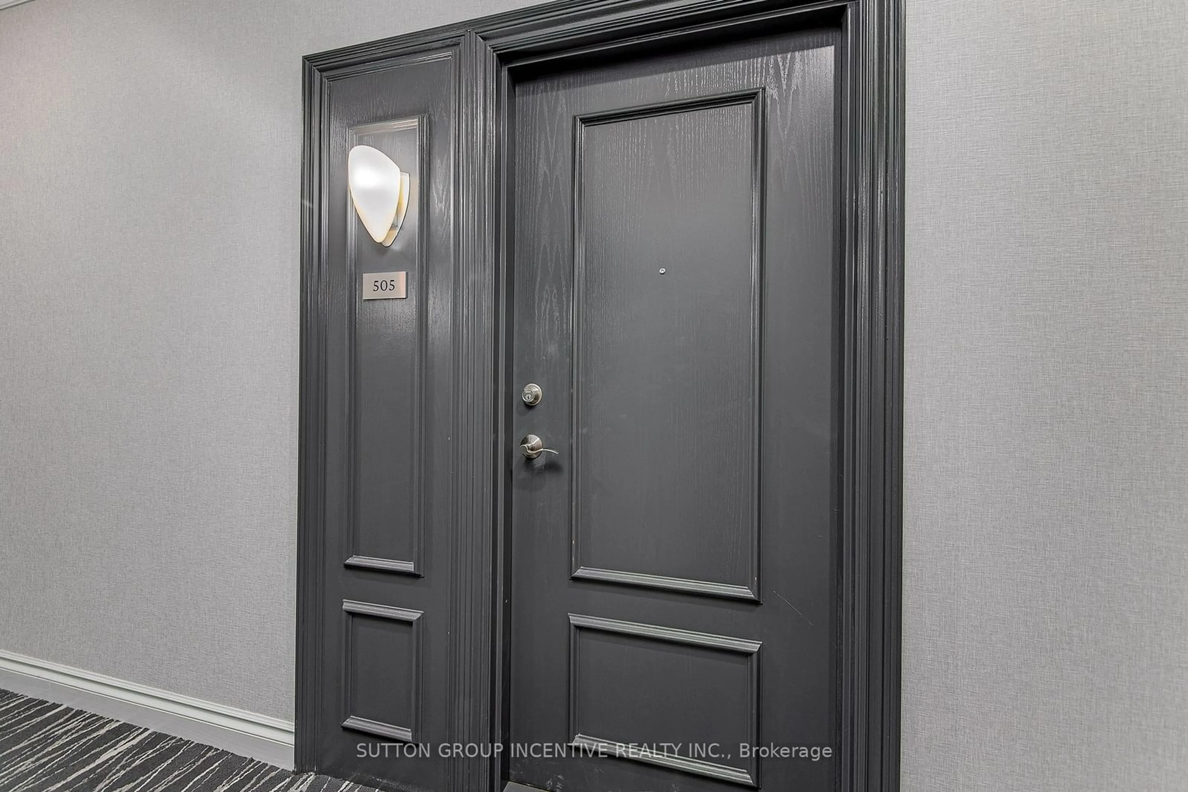 Indoor entryway for 37 Ellen St #505, Barrie Ontario L4N 4G2