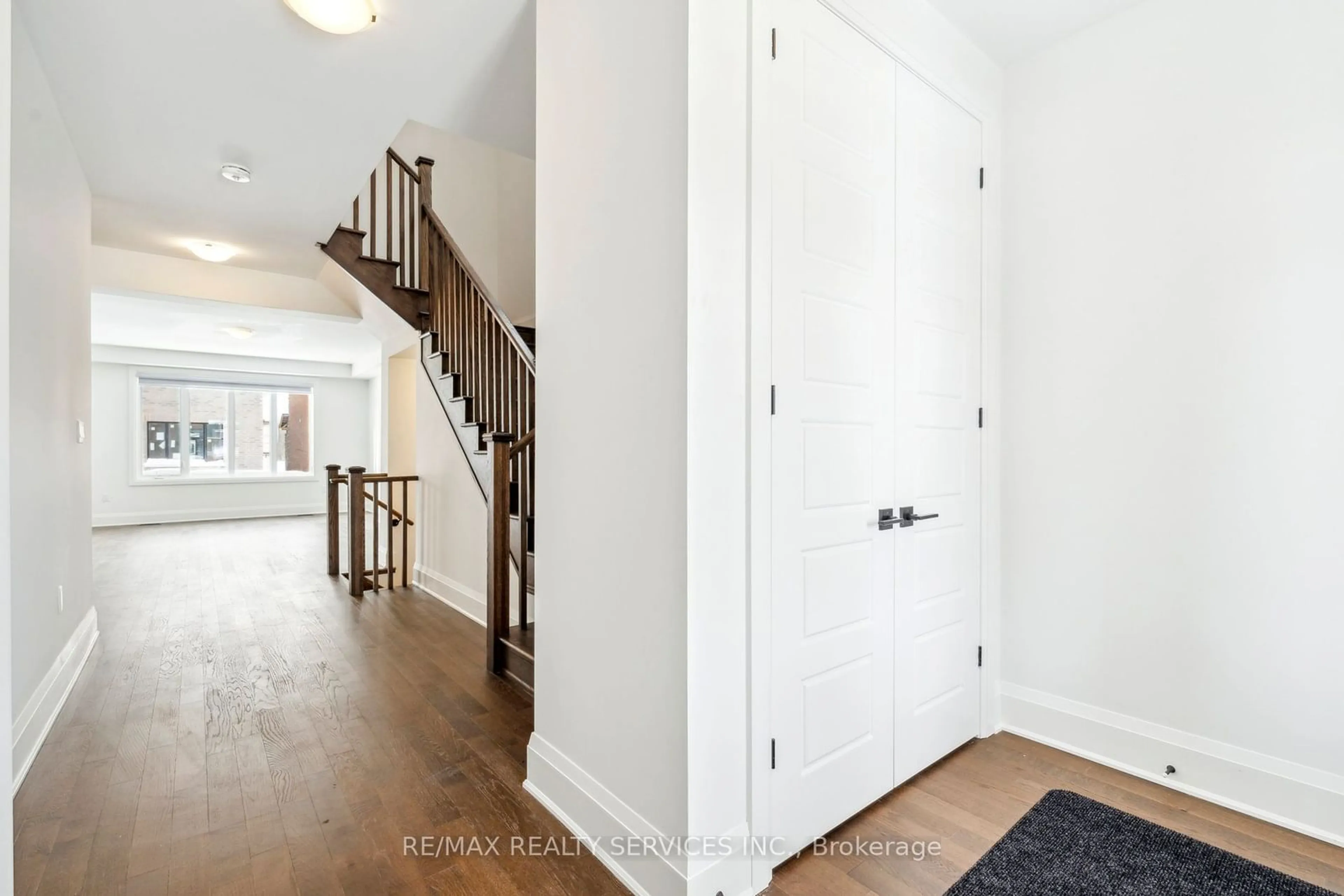 Indoor entryway for 36 Betterridge Tr, Barrie Ontario L9J 0Z6