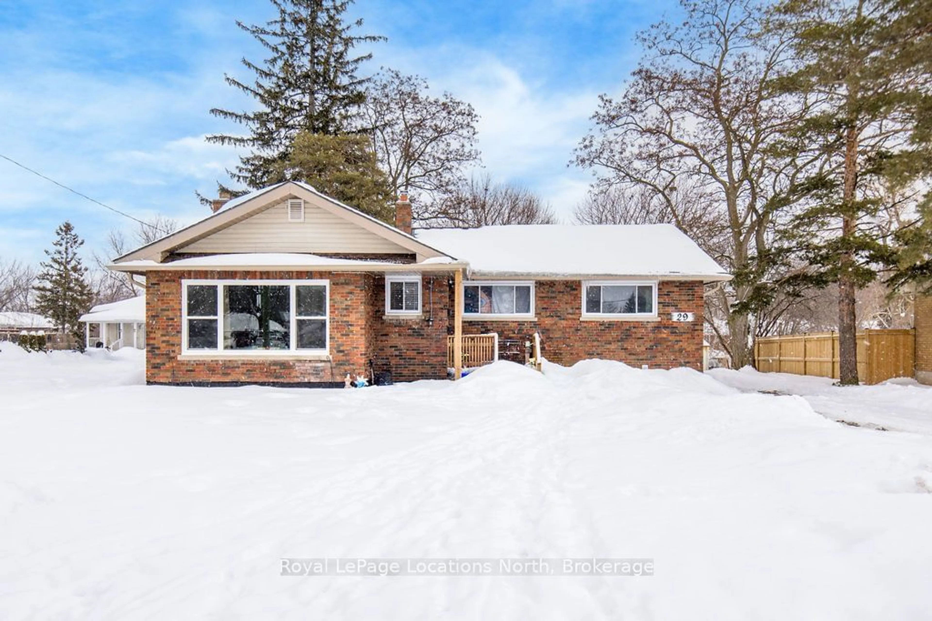 Home with brick exterior material, street for 29 Davidson St, Barrie Ontario L4M 3R9