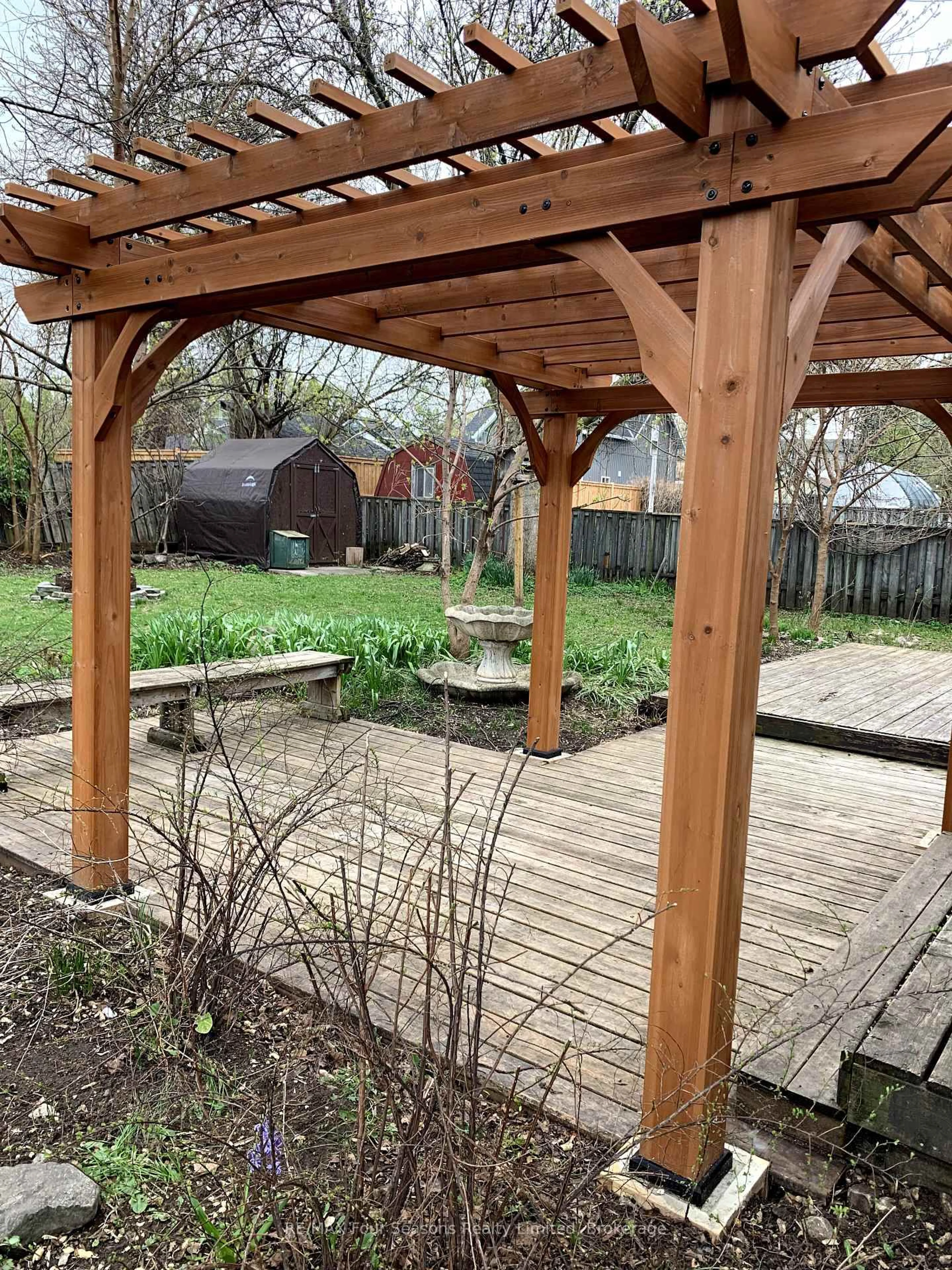 Patio, street for 340 Ontario St, Collingwood Ontario L9Y 1N3