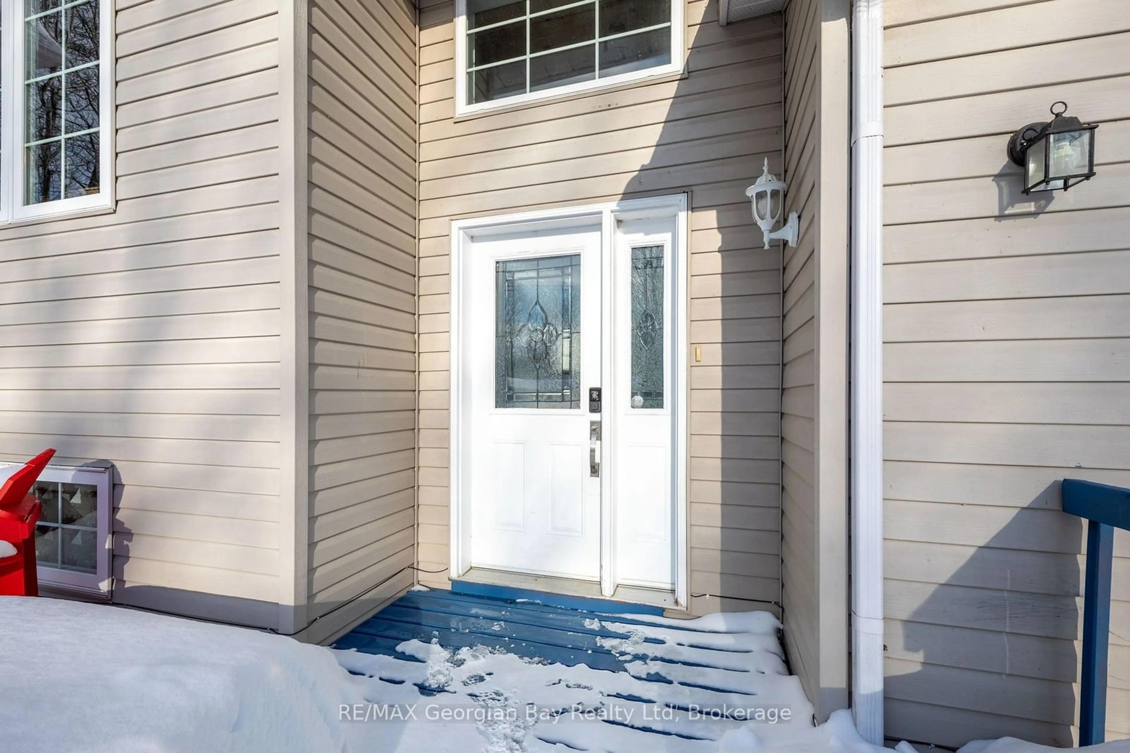 Indoor entryway for 109 Desroches Tr, Tiny Ontario L9M 0H9