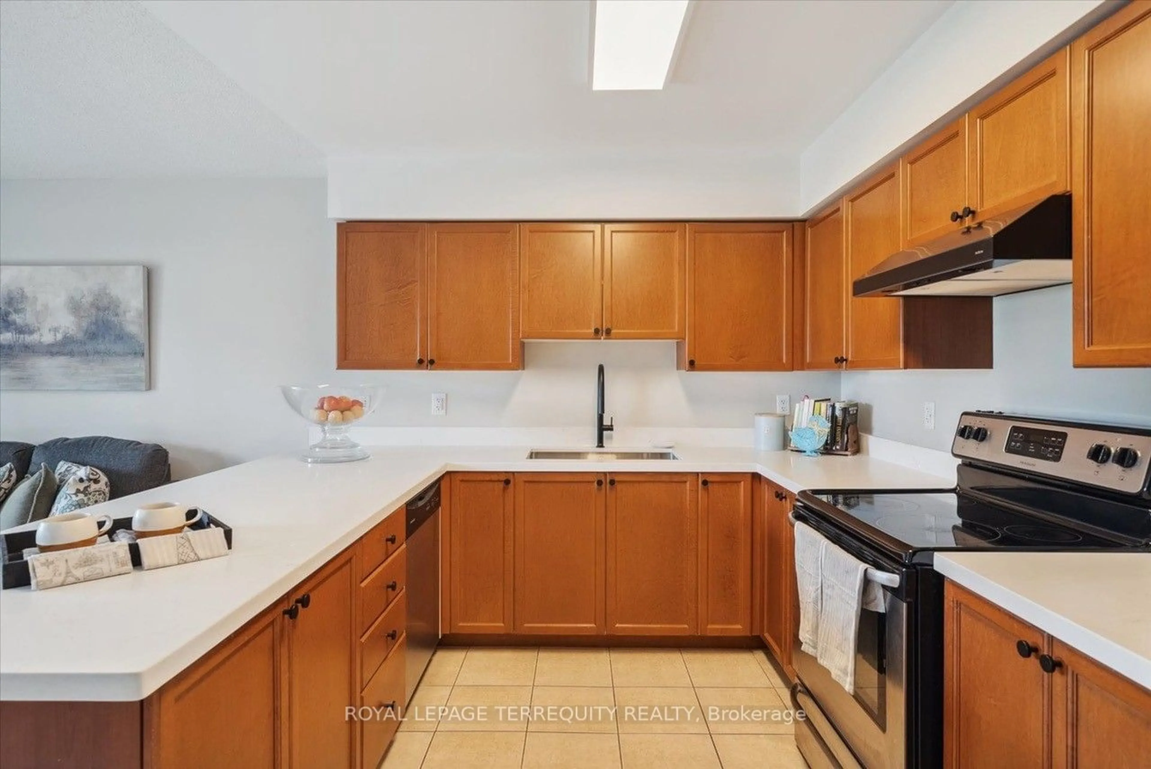 Standard kitchen, ceramic/tile floor for 137 Sydenham Wells #12, Barrie Ontario L4M 0G7