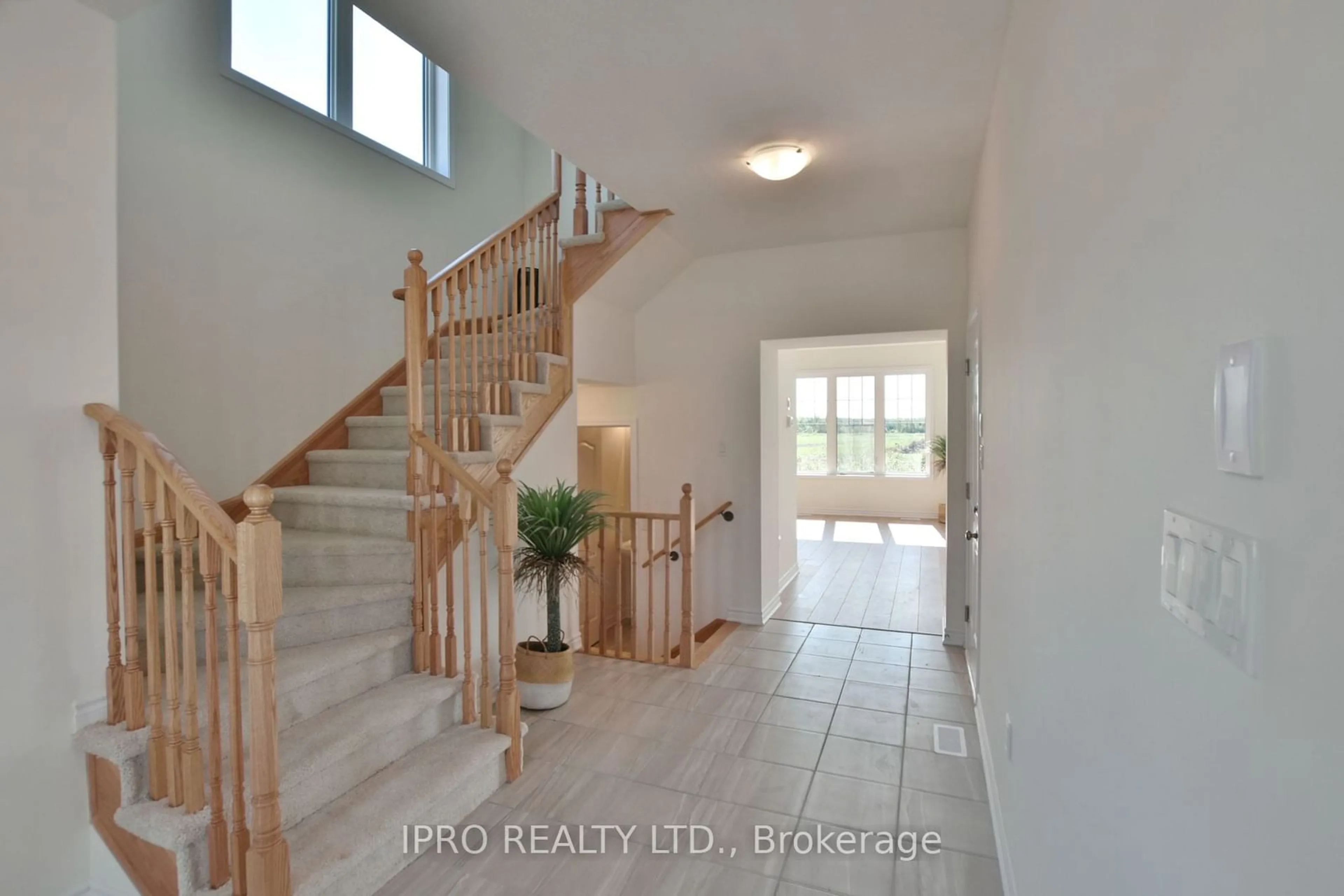 Indoor entryway for 12 Shapira Ave, Wasaga Beach Ontario L9Z 0K2