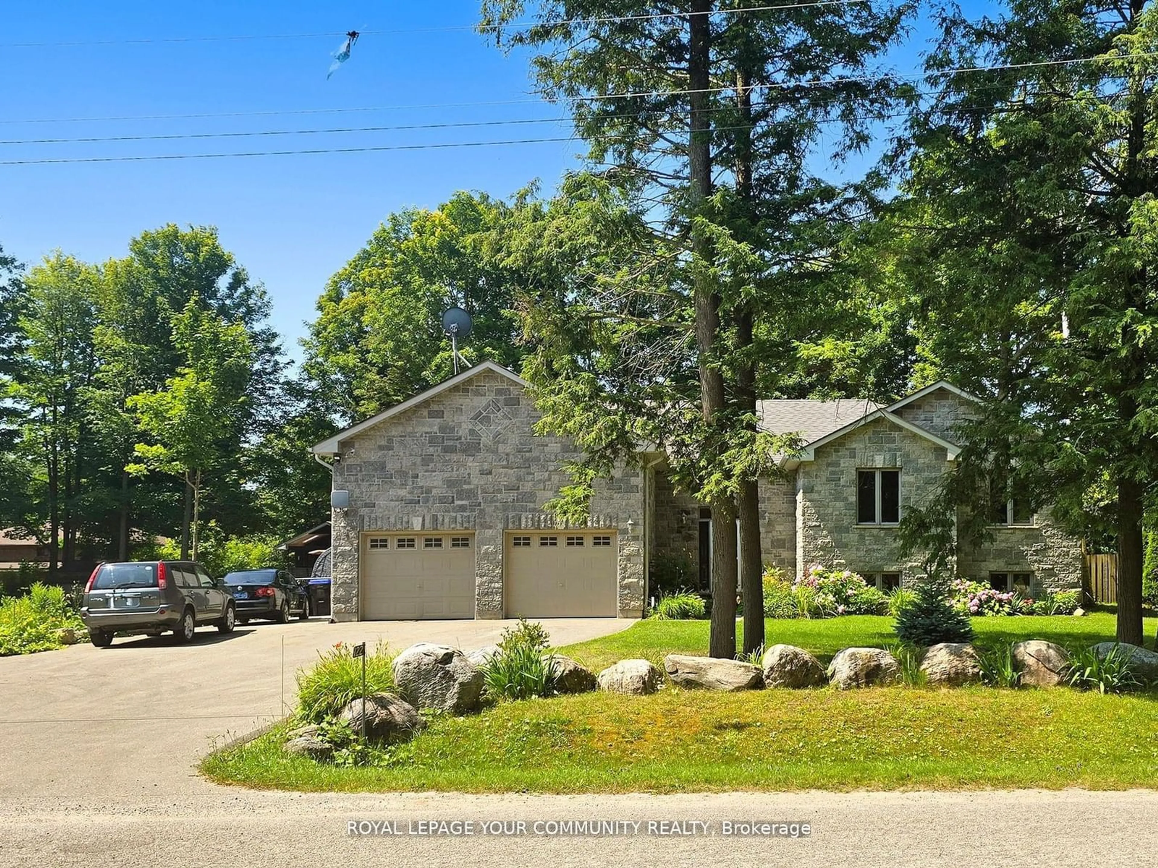 Home with brick exterior material, street for 122 Trout Lane, Tiny Ontario L9M 0J1