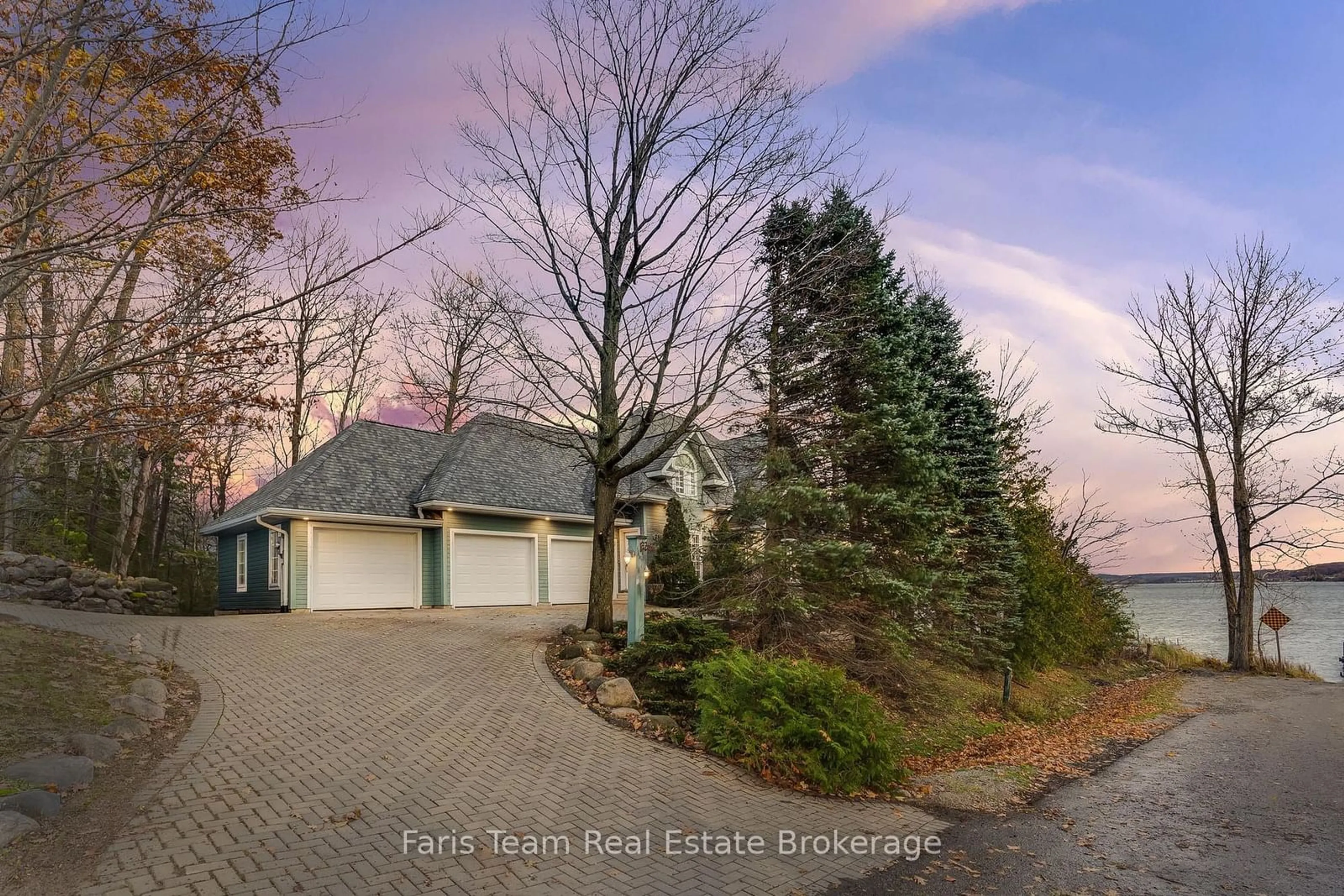 A pic from outside/outdoor area/front of a property/back of a property/a pic from drone, forest/trees view for 281 Puddicombe Rd, Midland Ontario L4R 5G7