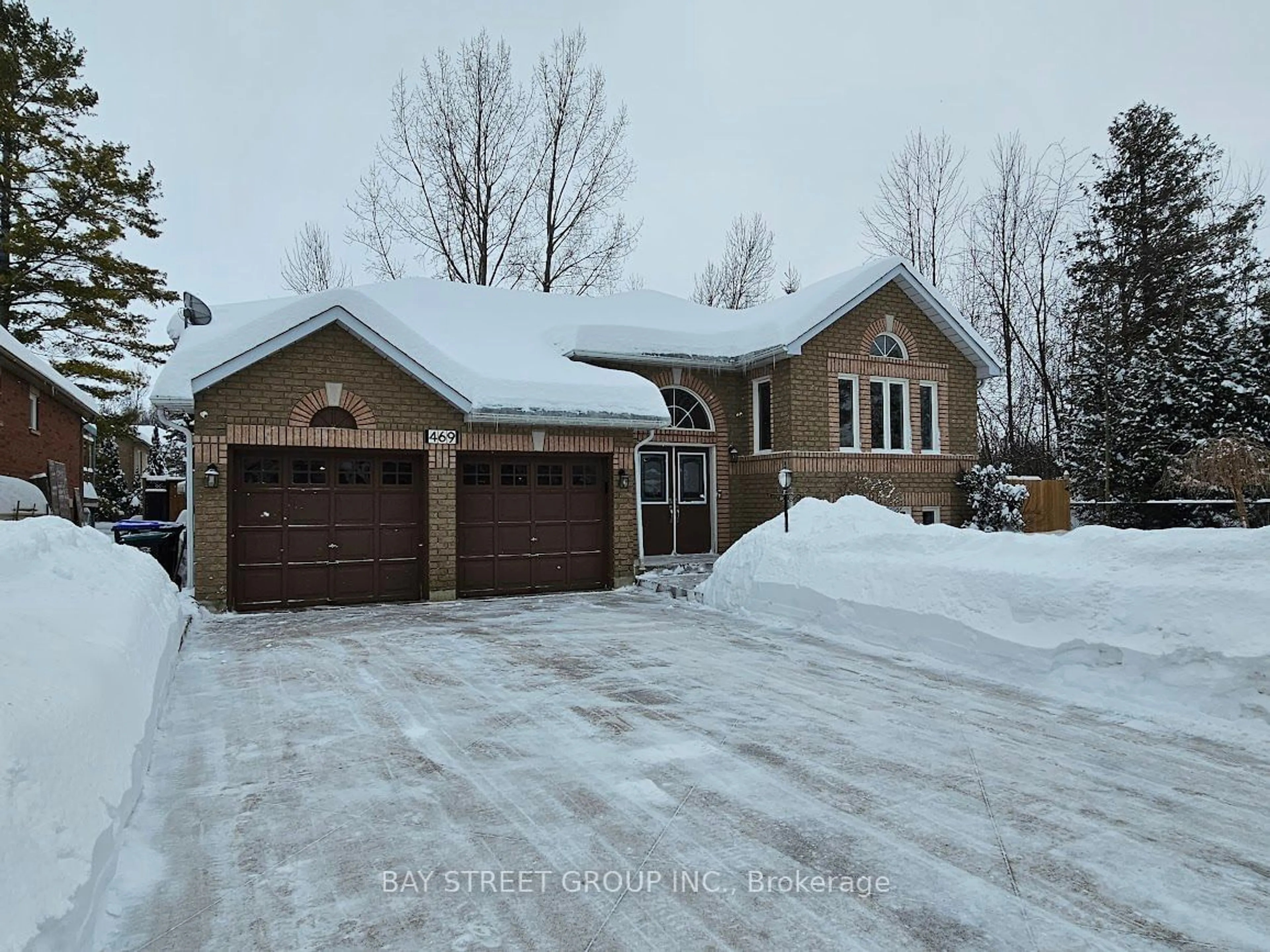 Home with brick exterior material, street for 469 Ramblewood Dr, Wasaga Beach Ontario L9Z 1P6