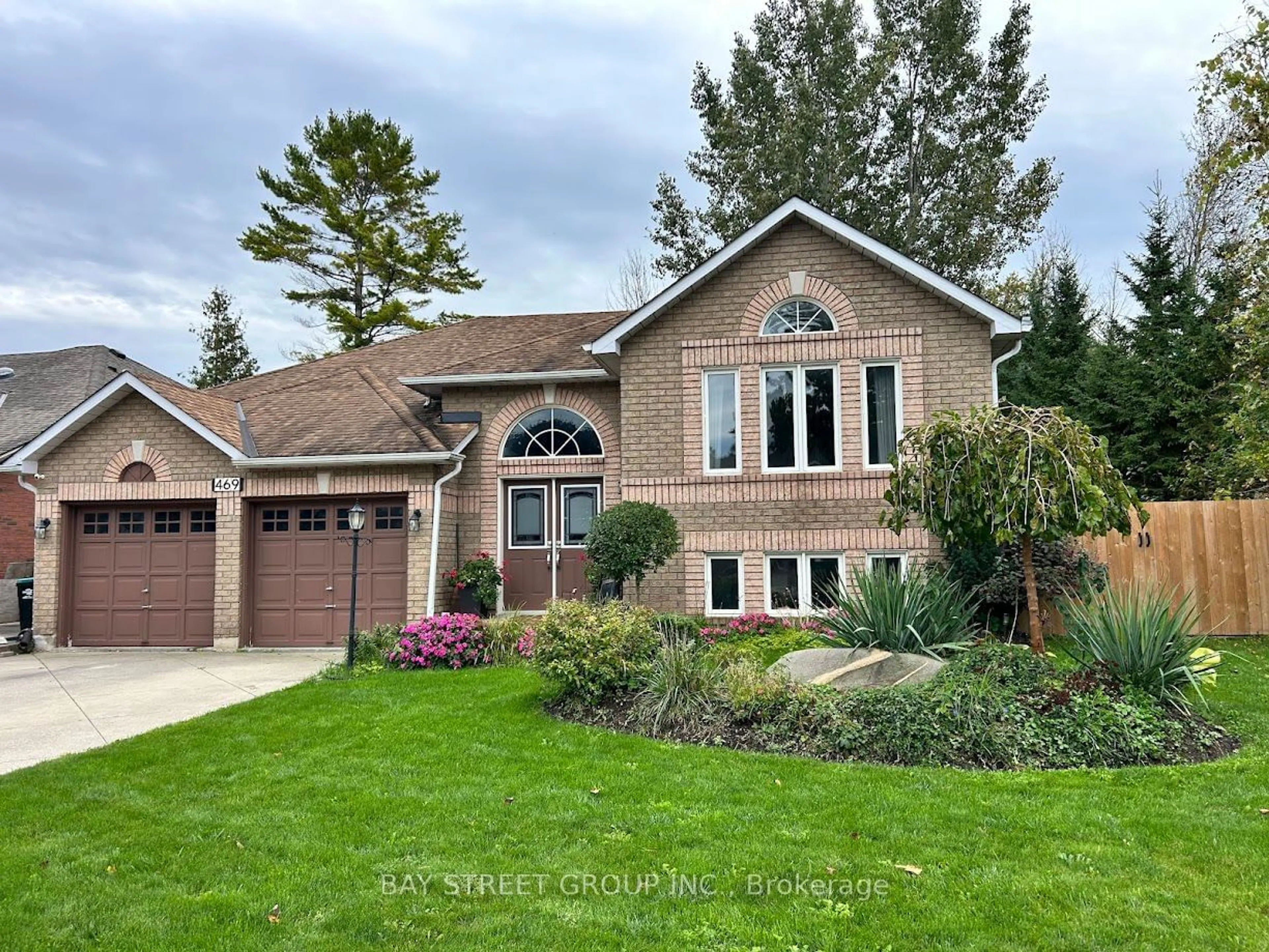 Home with brick exterior material, street for 469 Ramblewood Dr, Wasaga Beach Ontario L9Z 1P6