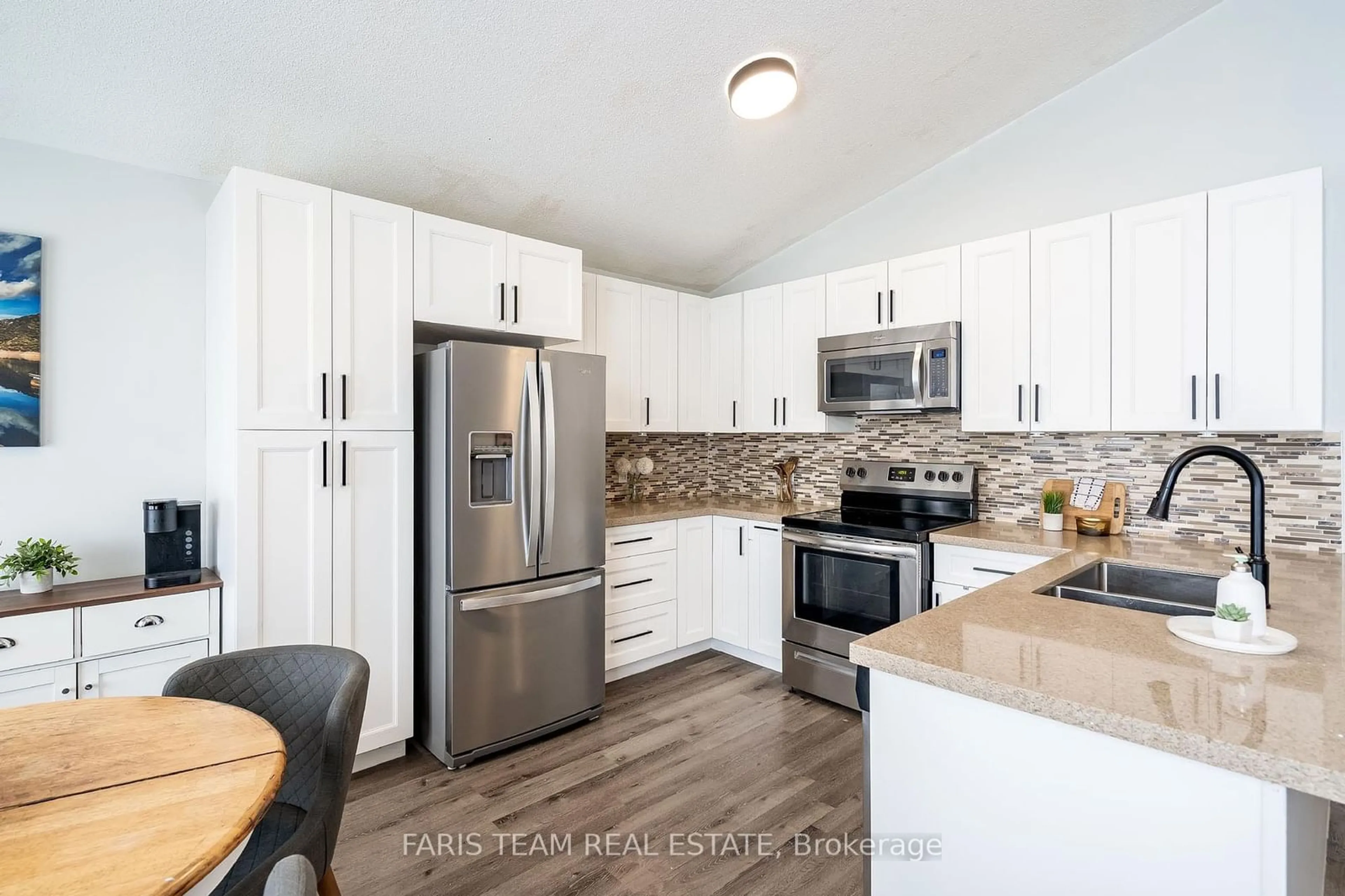 Open concept kitchen, unknown for 129 Mitchells Beach Rd, Tay Ontario L0K 2A0