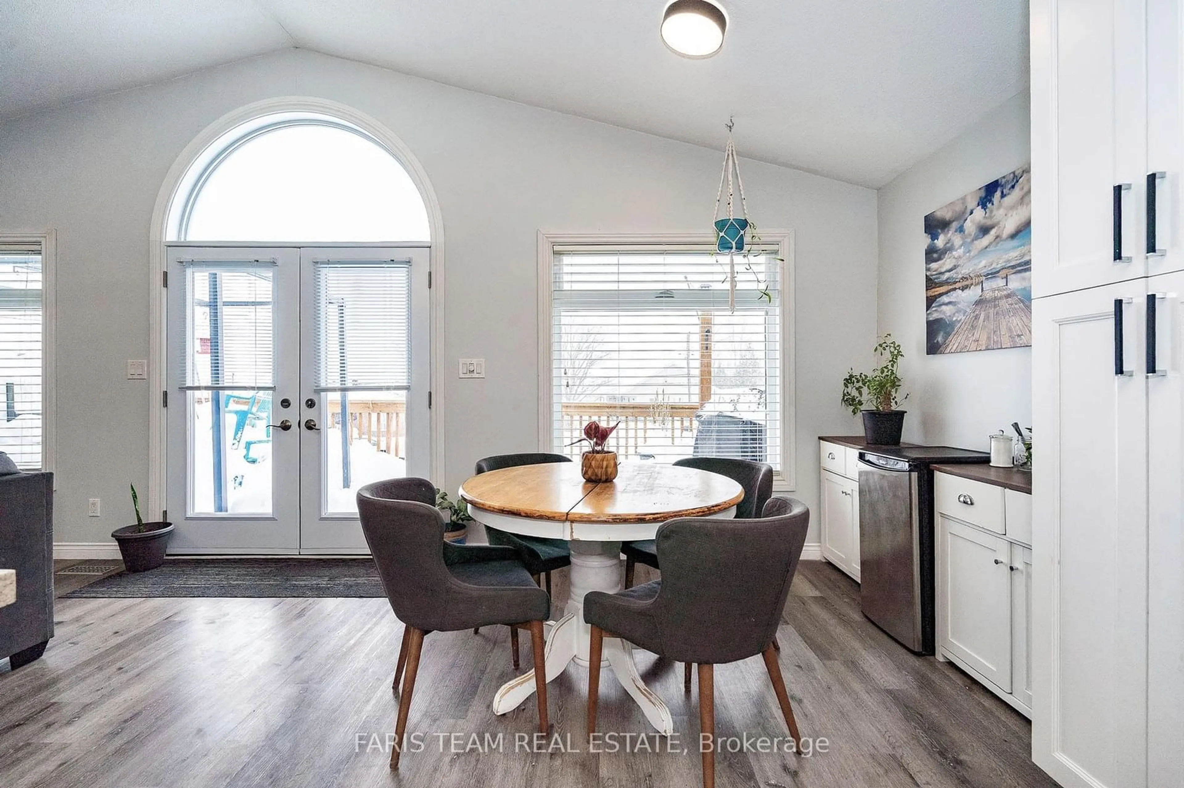 Open concept kitchen, unknown for 129 Mitchells Beach Rd, Tay Ontario L0K 2A0