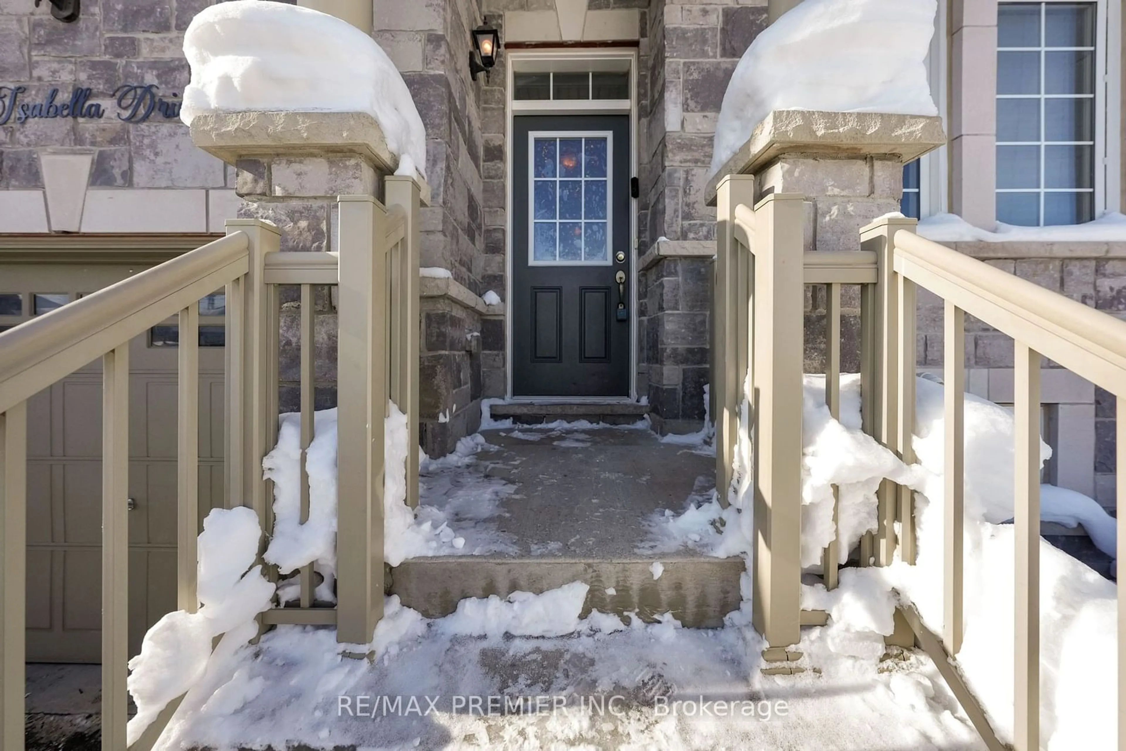 Indoor entryway for 177 Isabella Dr, Orillia Ontario L3V 6H2