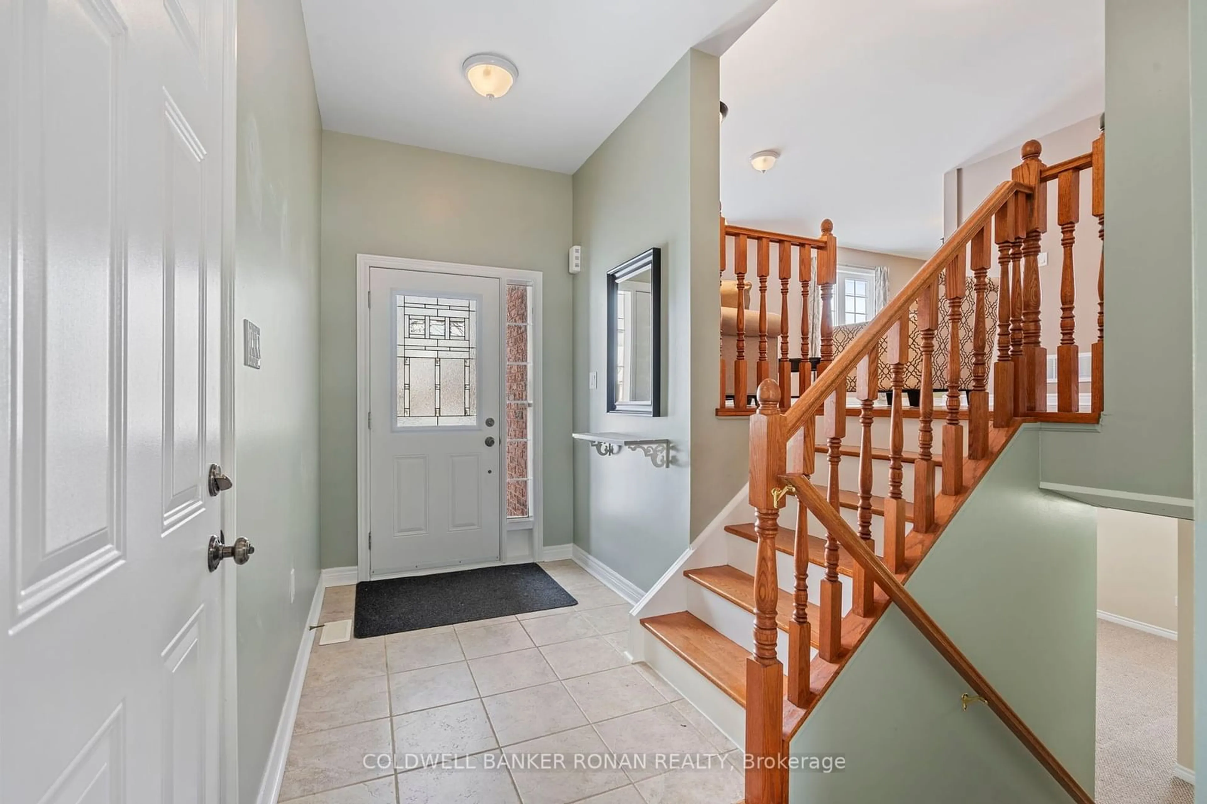 Indoor entryway for 43 George St, Clearview Ontario L0M 1G0