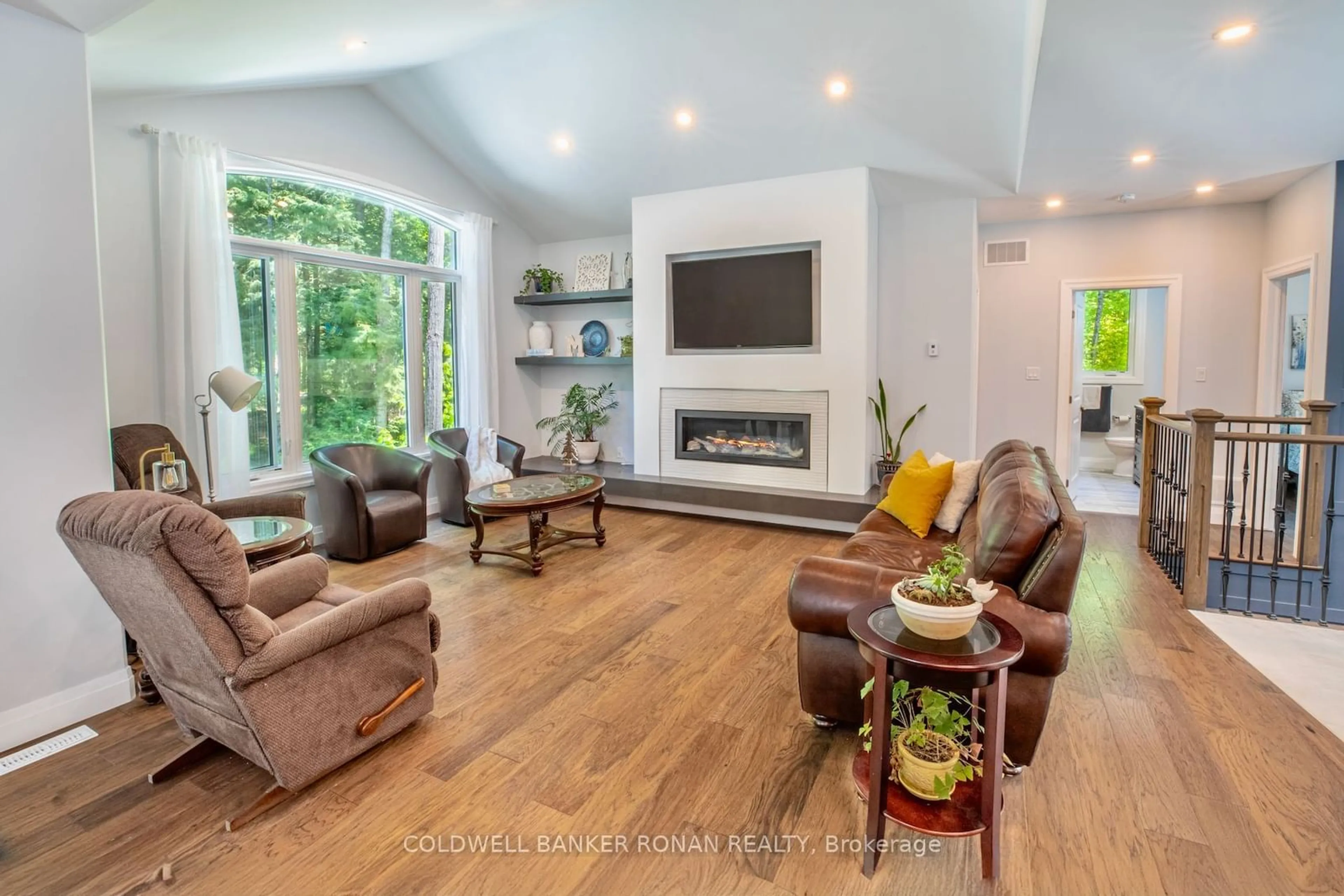 Living room with furniture, wood/laminate floor for 850 Tiny Beaches Rd, Tiny Ontario L9M 0M1