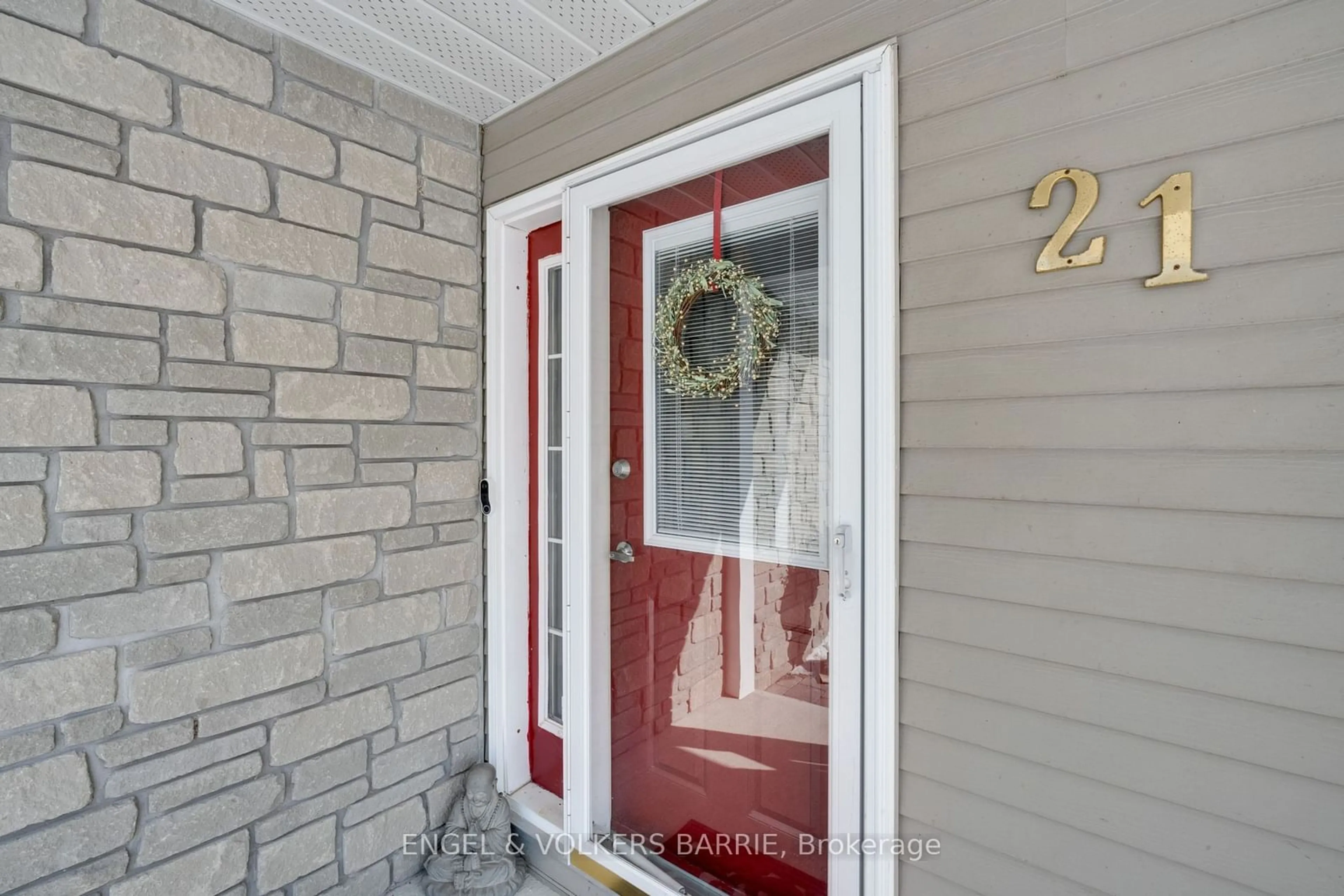 Indoor entryway for 21 Maryjane Rd, Tiny Ontario L0L 2T0