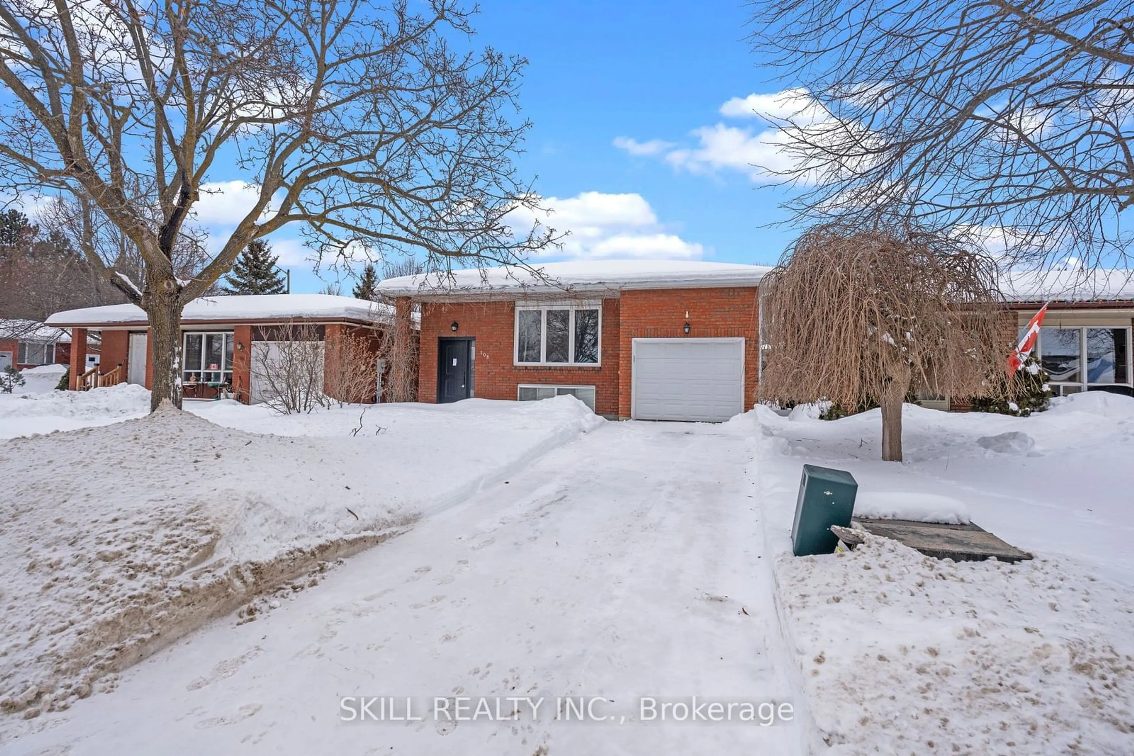 A pic from outside/outdoor area/front of a property/back of a property/a pic from drone, street for 108 Buchanan St, Barrie Ontario L4M 6B6