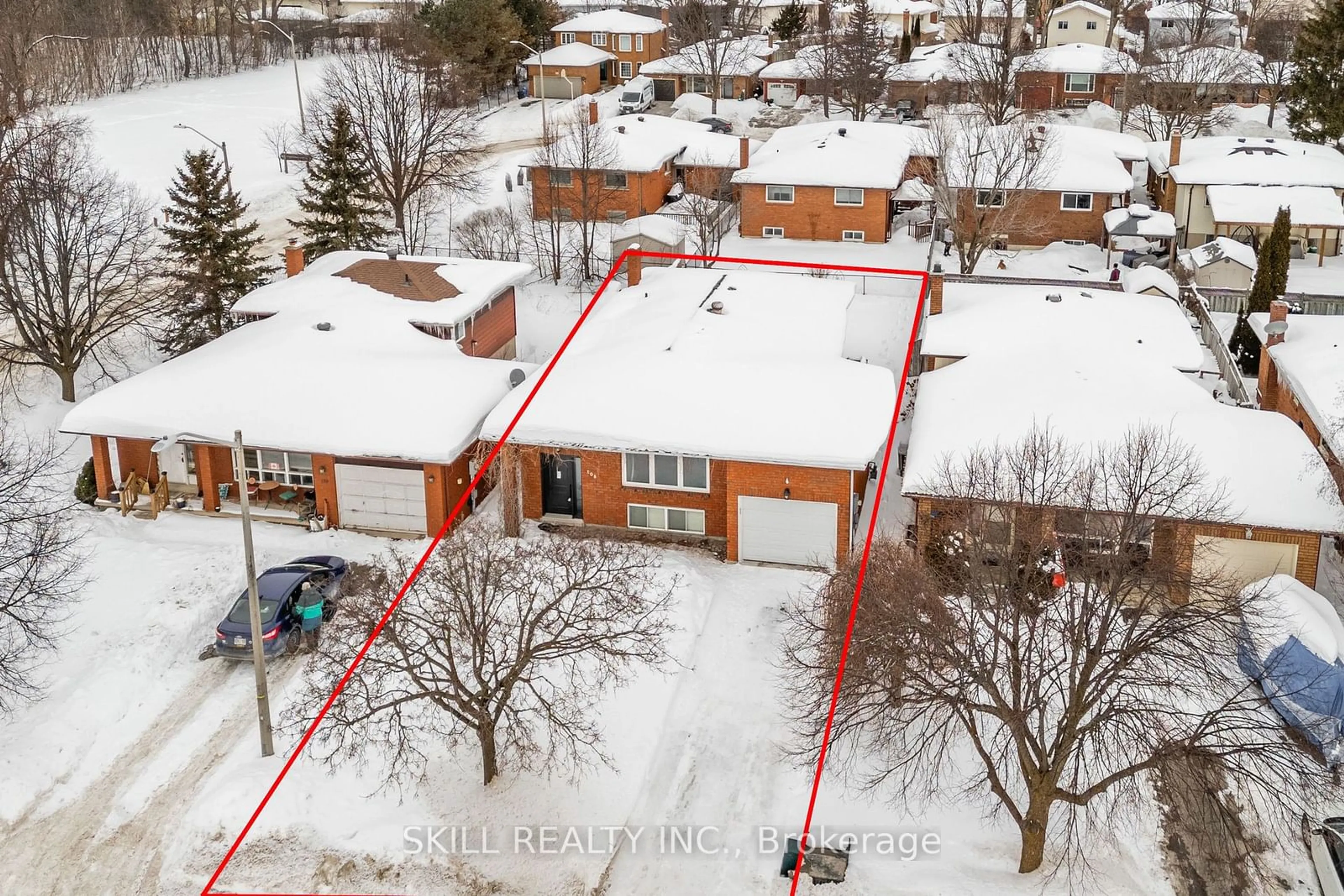 A pic from outside/outdoor area/front of a property/back of a property/a pic from drone, street for 108 Buchanan St, Barrie Ontario L4M 6B6