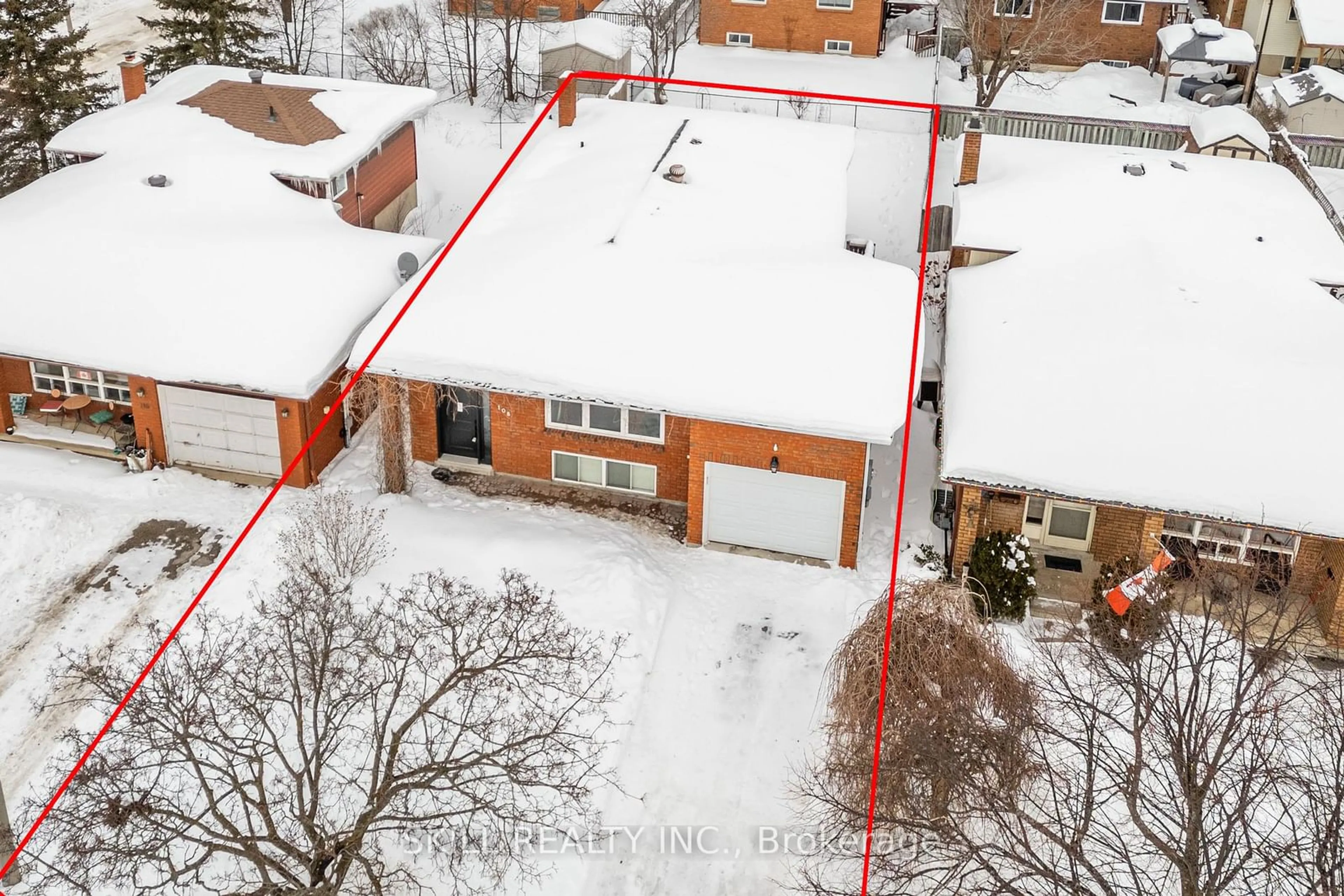 A pic from outside/outdoor area/front of a property/back of a property/a pic from drone, street for 108 Buchanan St, Barrie Ontario L4M 6B6