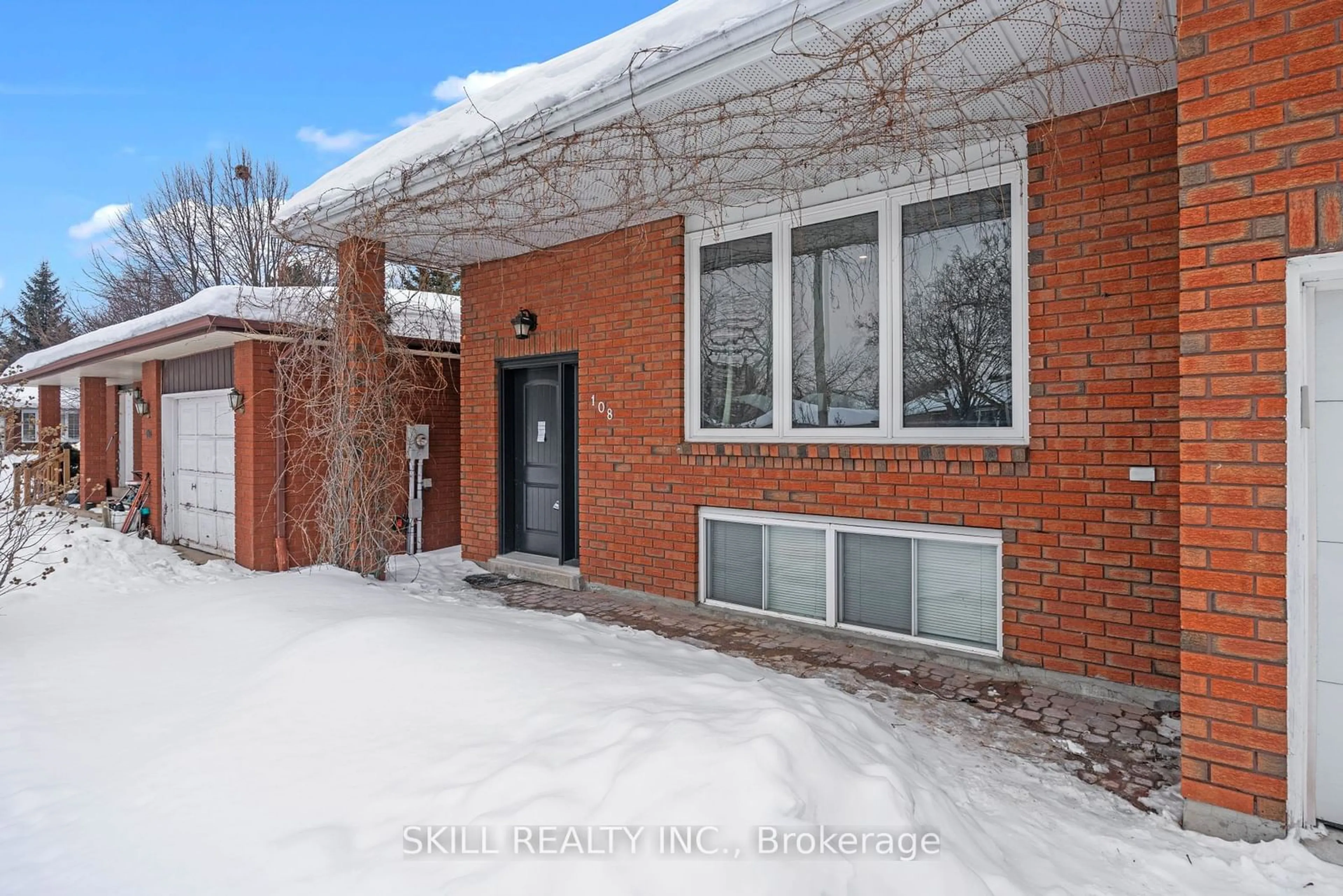 Home with brick exterior material, street for 108 Buchanan St, Barrie Ontario L4M 6B6