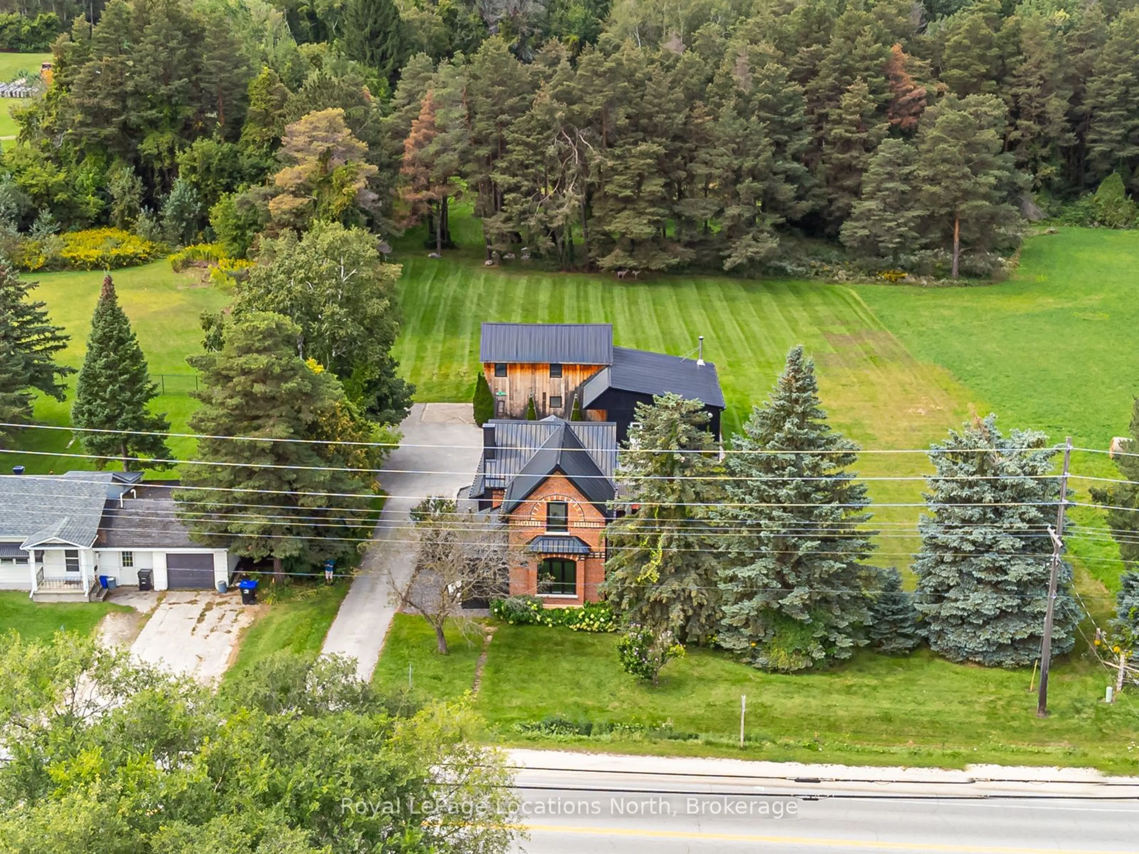 A pic from outside/outdoor area/front of a property/back of a property/a pic from drone, unknown for 4378 County 124 Rd, Clearview Ontario L9Y 3Z1