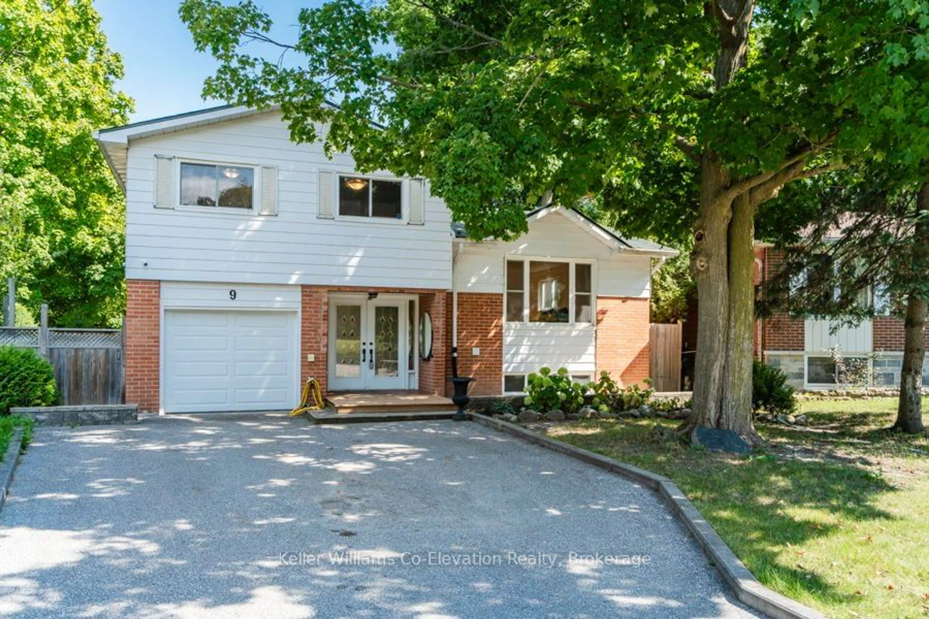 Home with brick exterior material, street for 9 BEECHCROFT Circ, Barrie Ontario L4M 4Y4