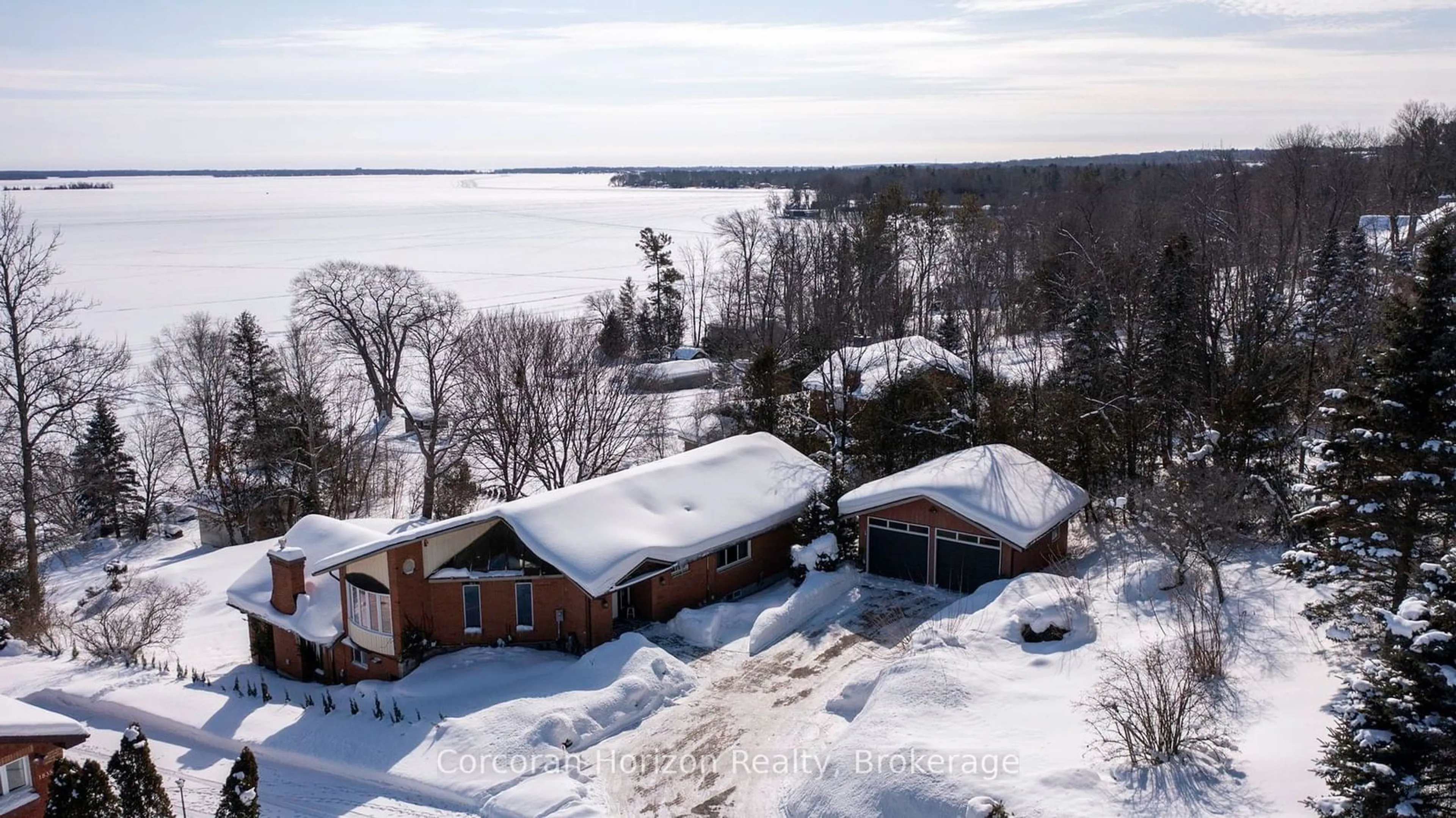 A pic from outside/outdoor area/front of a property/back of a property/a pic from drone, water/lake/river/ocean view for 1831 Woods Bay Rd, Severn Ontario L3V 0V7