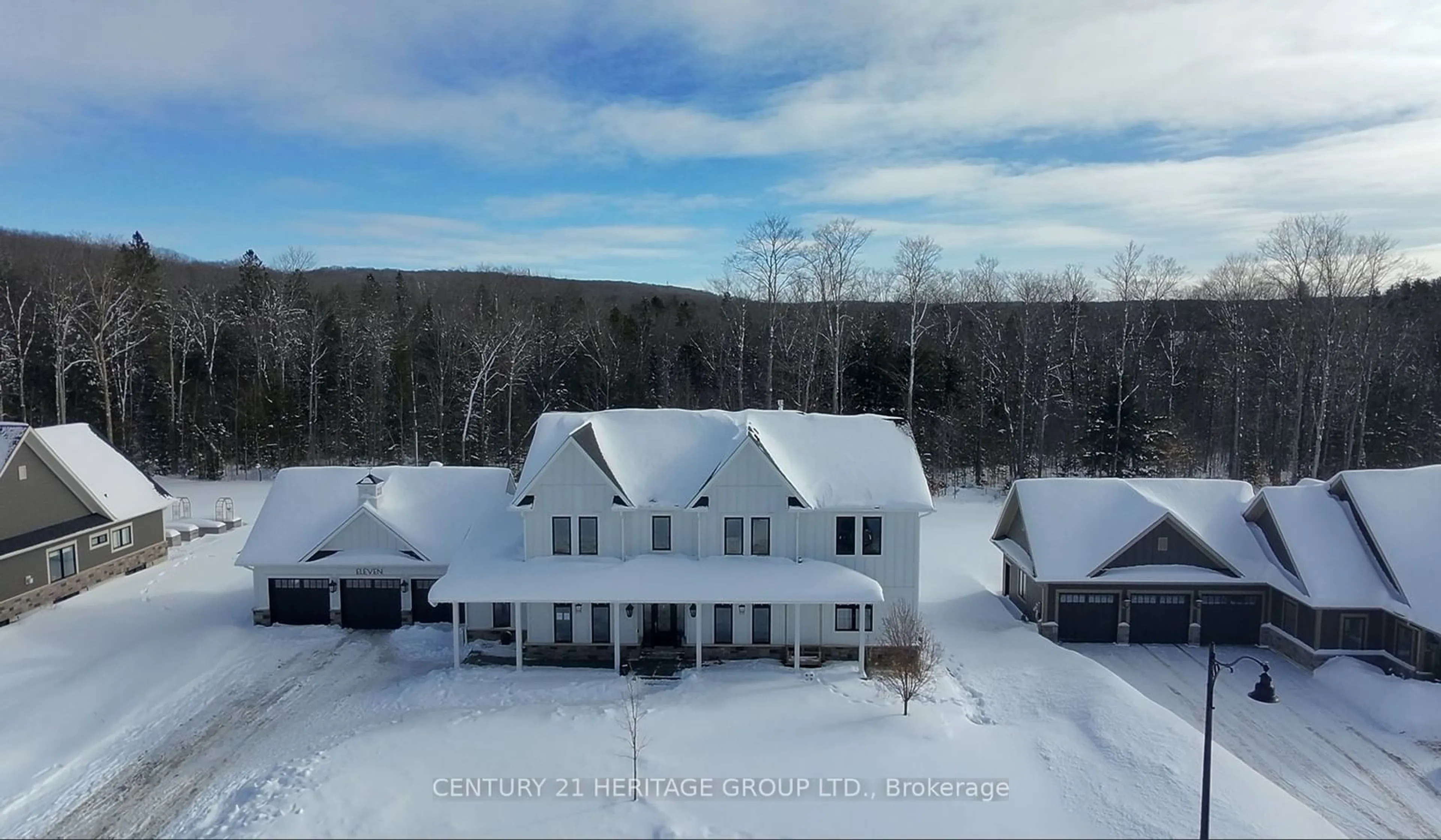 A pic from outside/outdoor area/front of a property/back of a property/a pic from drone, mountain view for 11 Oldenburg Crt, Oro-Medonte Ontario L0K 1E0