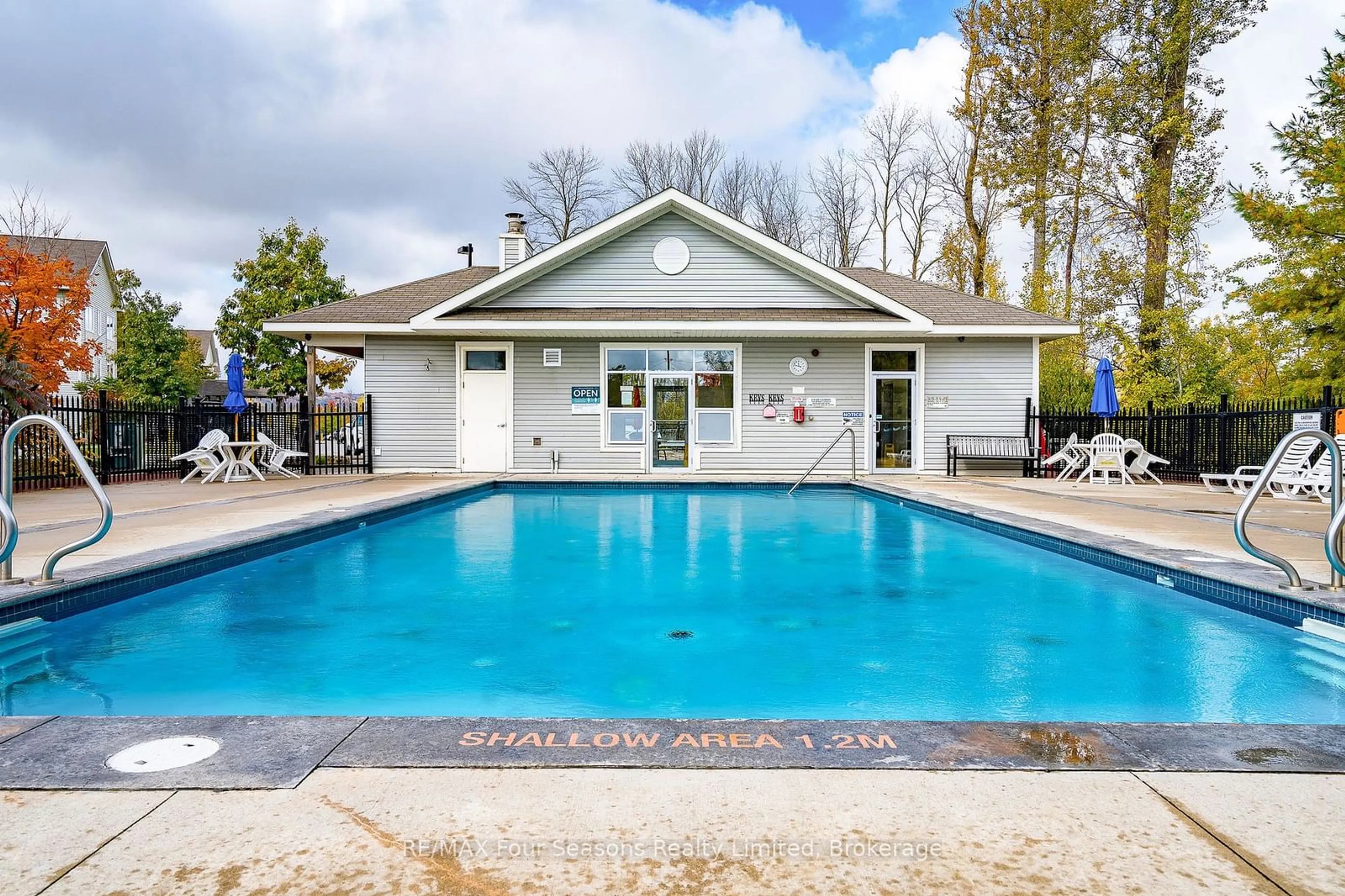 Pool for 10 BRANDY LANE Dr #302, Collingwood Ontario L9Y 0X4