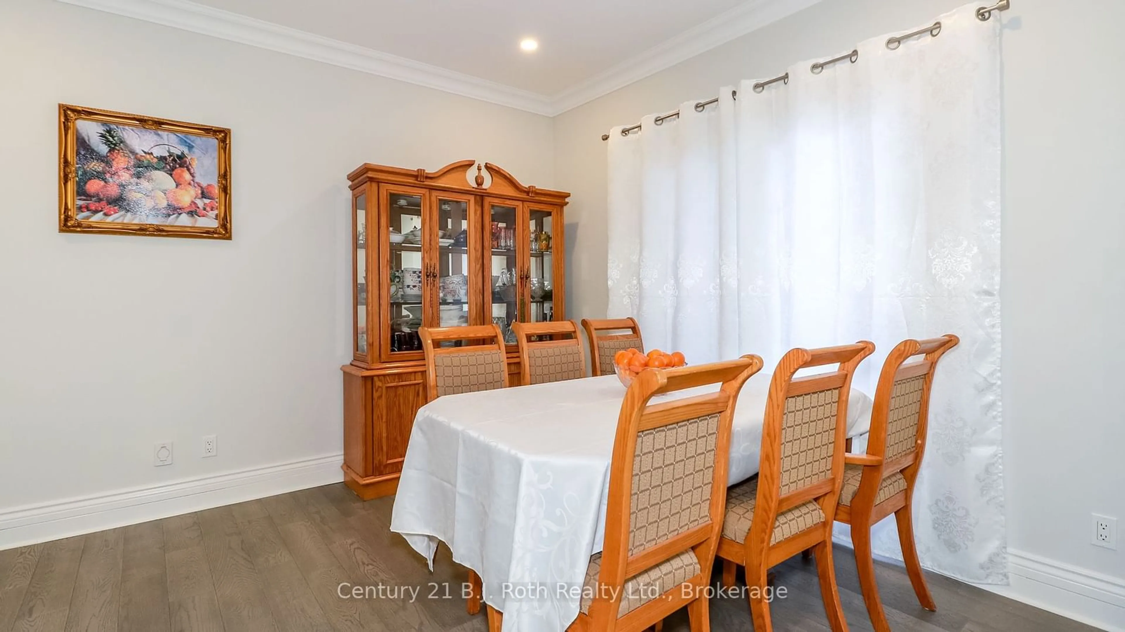 Dining room, wood/laminate floor for 2709 Wainman Line, Severn Ontario L0K 1E0