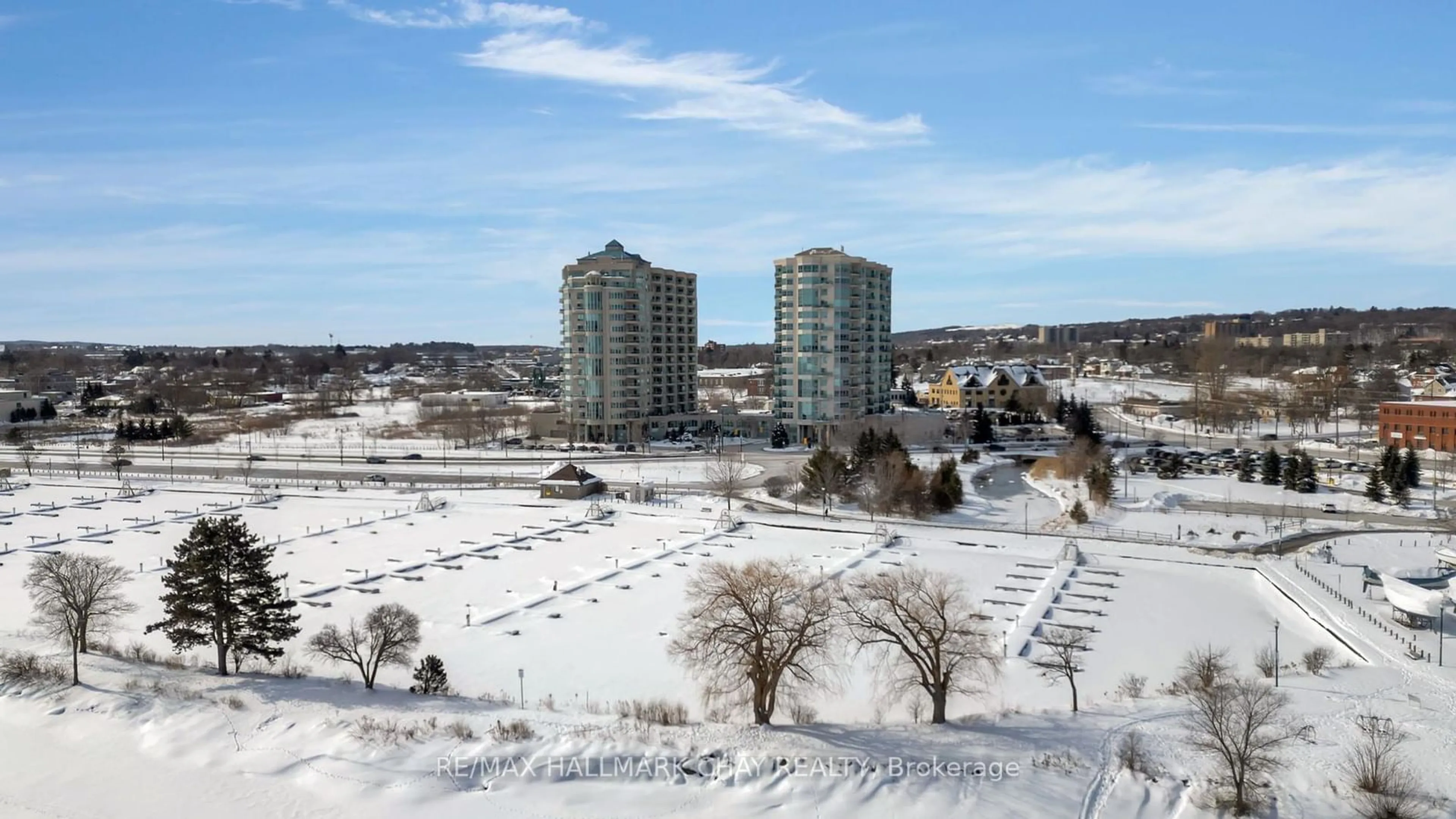A pic from outside/outdoor area/front of a property/back of a property/a pic from drone, city buildings view from balcony for 2 Toronto St #811, Barrie Ontario L4N 9R2