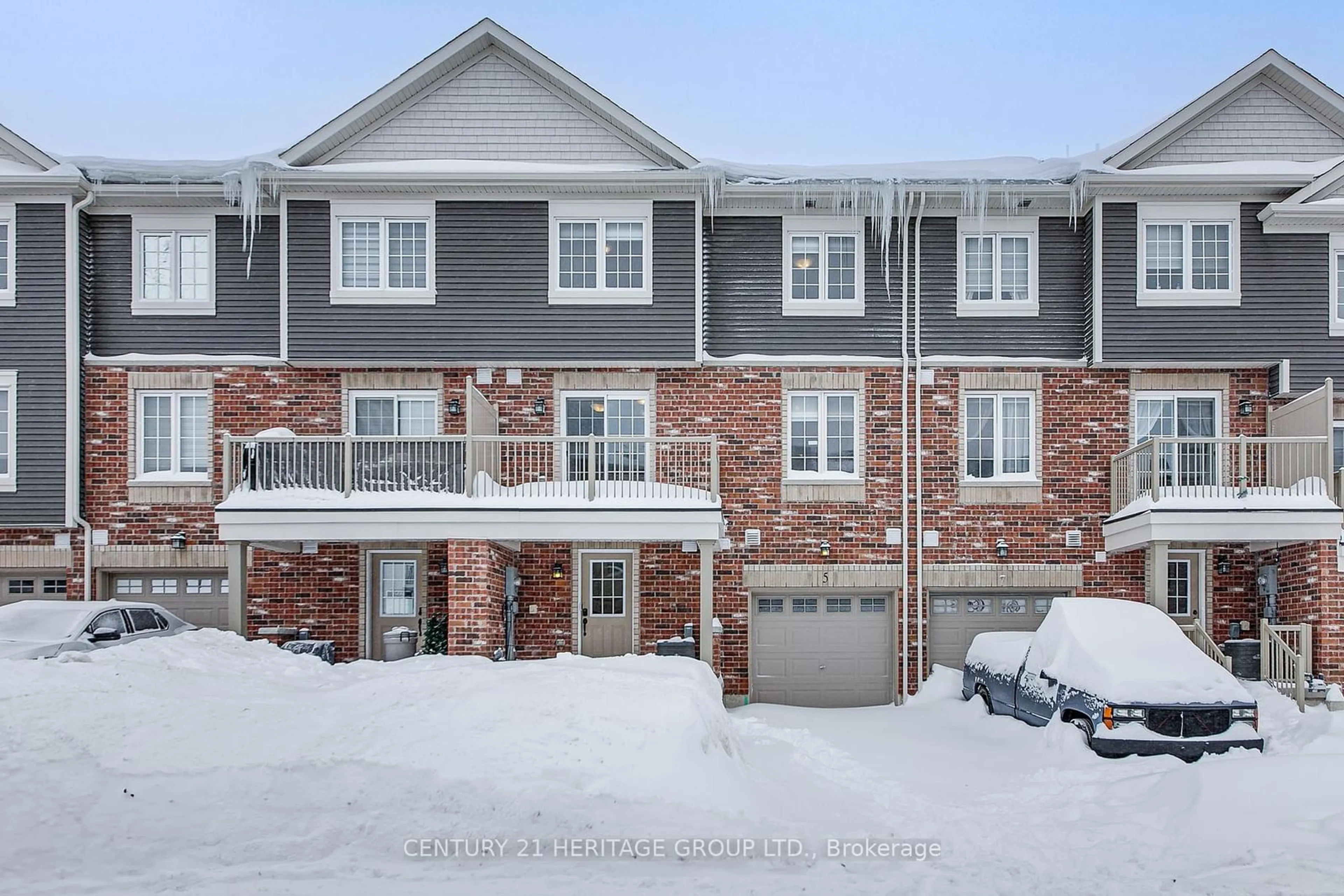 A pic from outside/outdoor area/front of a property/back of a property/a pic from drone, unknown for 5 Silo Mews, Barrie Ontario L9J 0V4