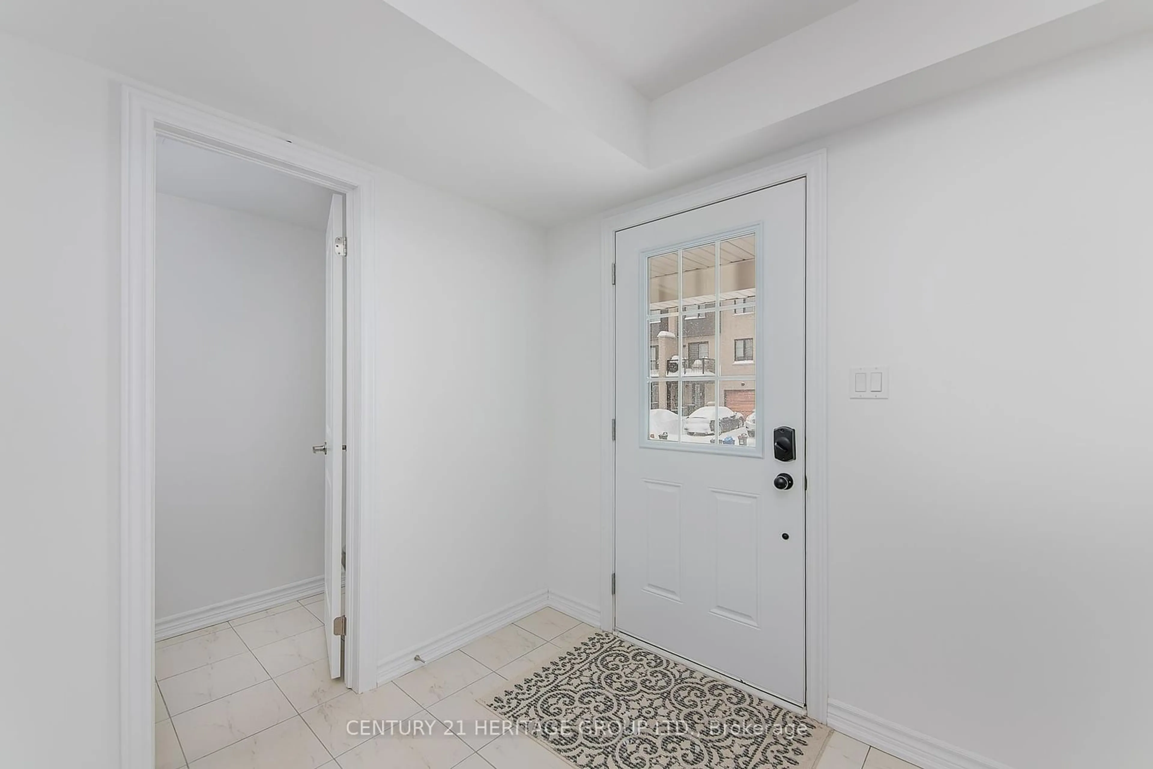 Indoor entryway for 5 Silo Mews, Barrie Ontario L9J 0V4