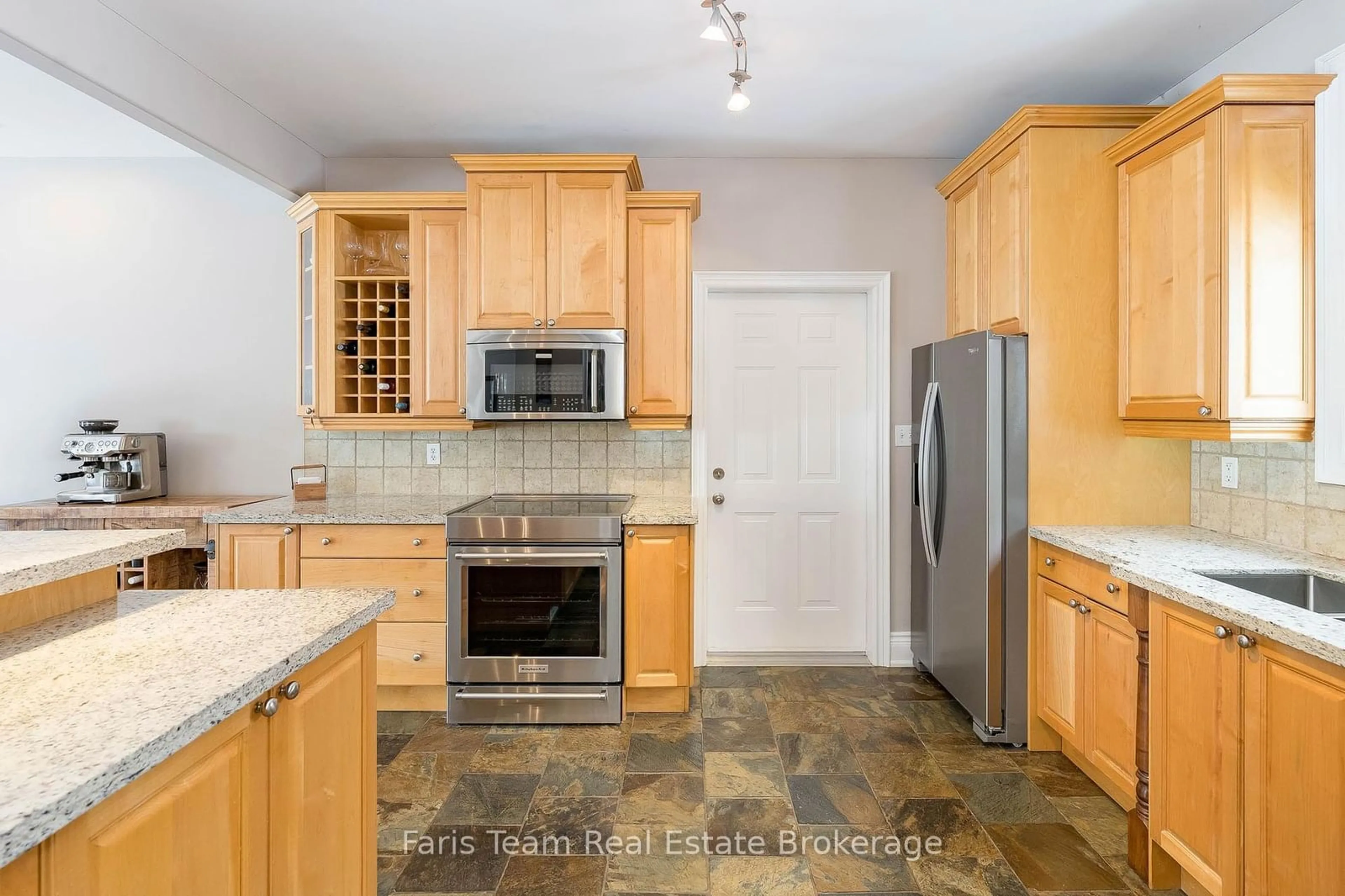 Open concept kitchen, ceramic/tile floor for 80 Wozniak Rd, Penetanguishene Ontario L9M 1W5