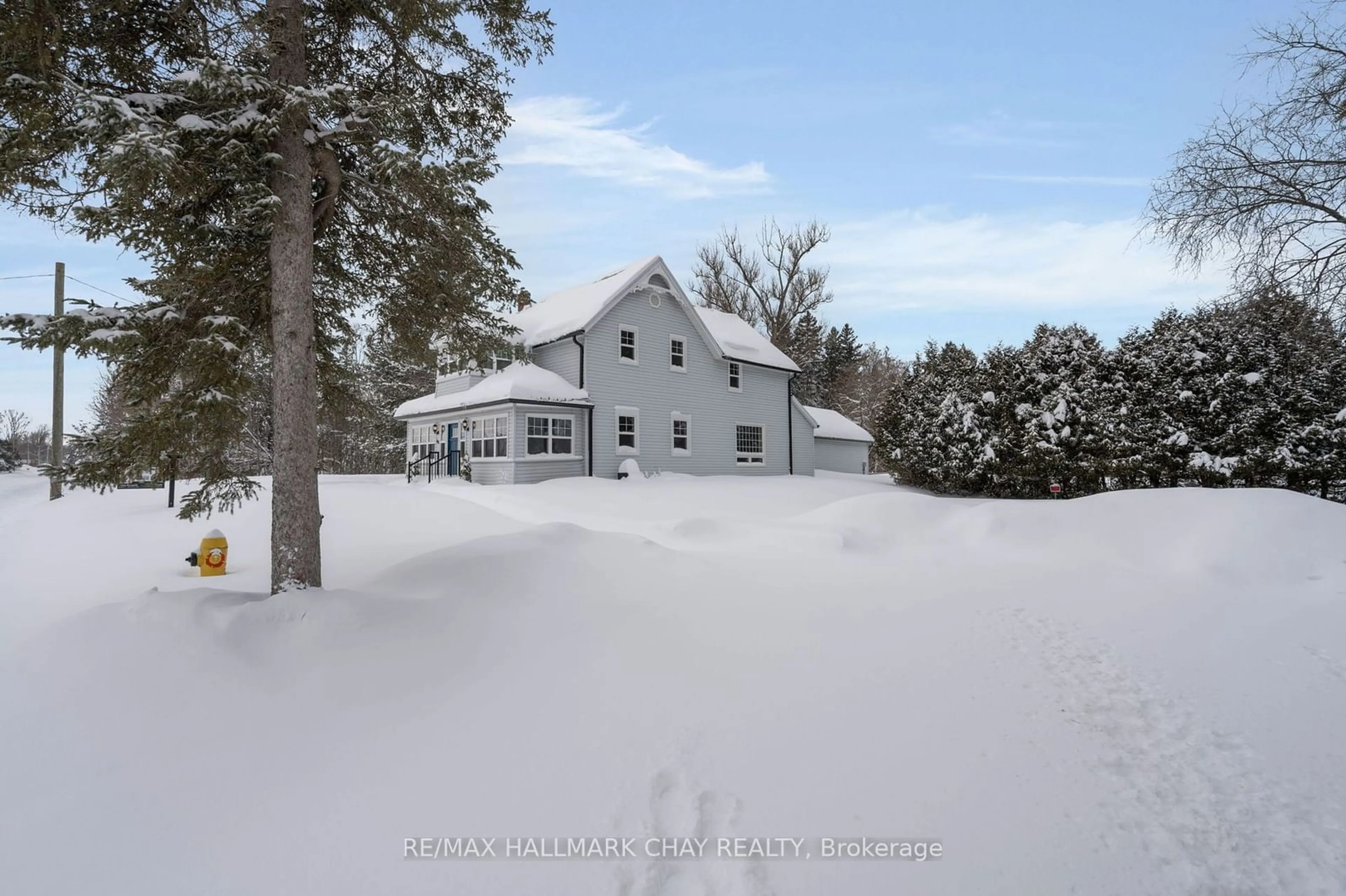 A pic from outside/outdoor area/front of a property/back of a property/a pic from drone, mountain view for 86 Mill St, Springwater Ontario L0L 1V0