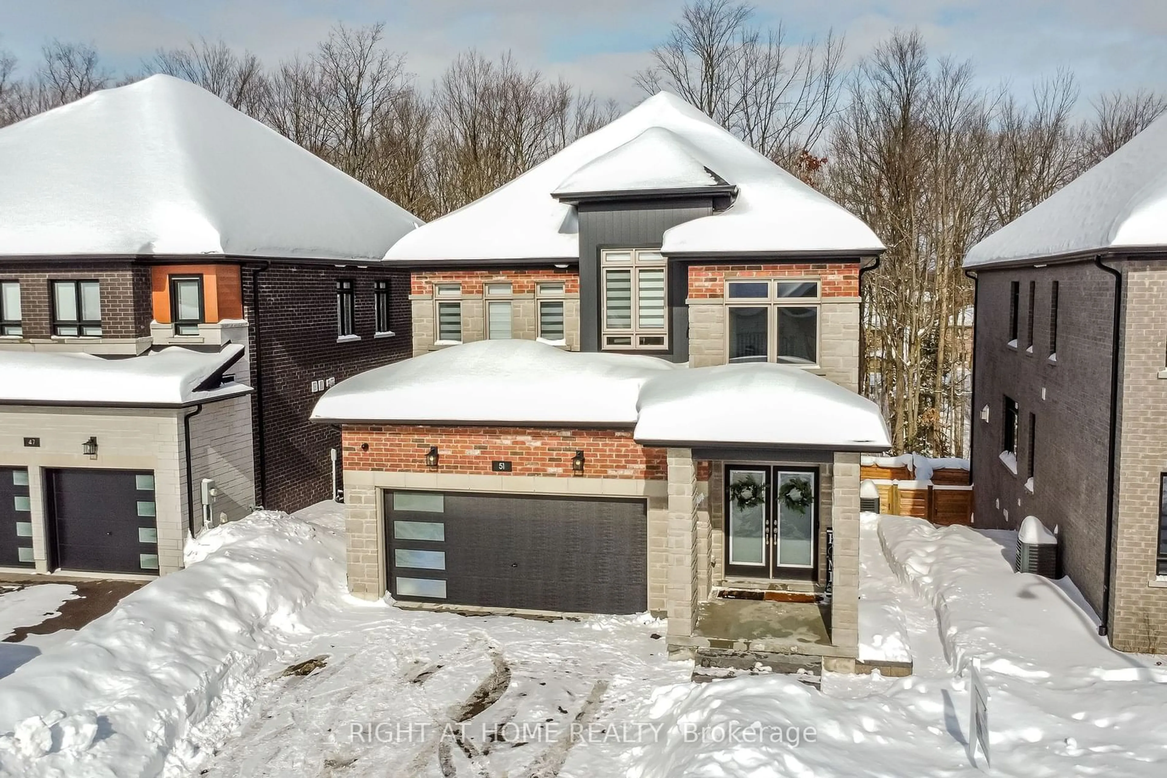 A pic from outside/outdoor area/front of a property/back of a property/a pic from drone, street for 51 Franklin Tr, Barrie Ontario L9J 0J1