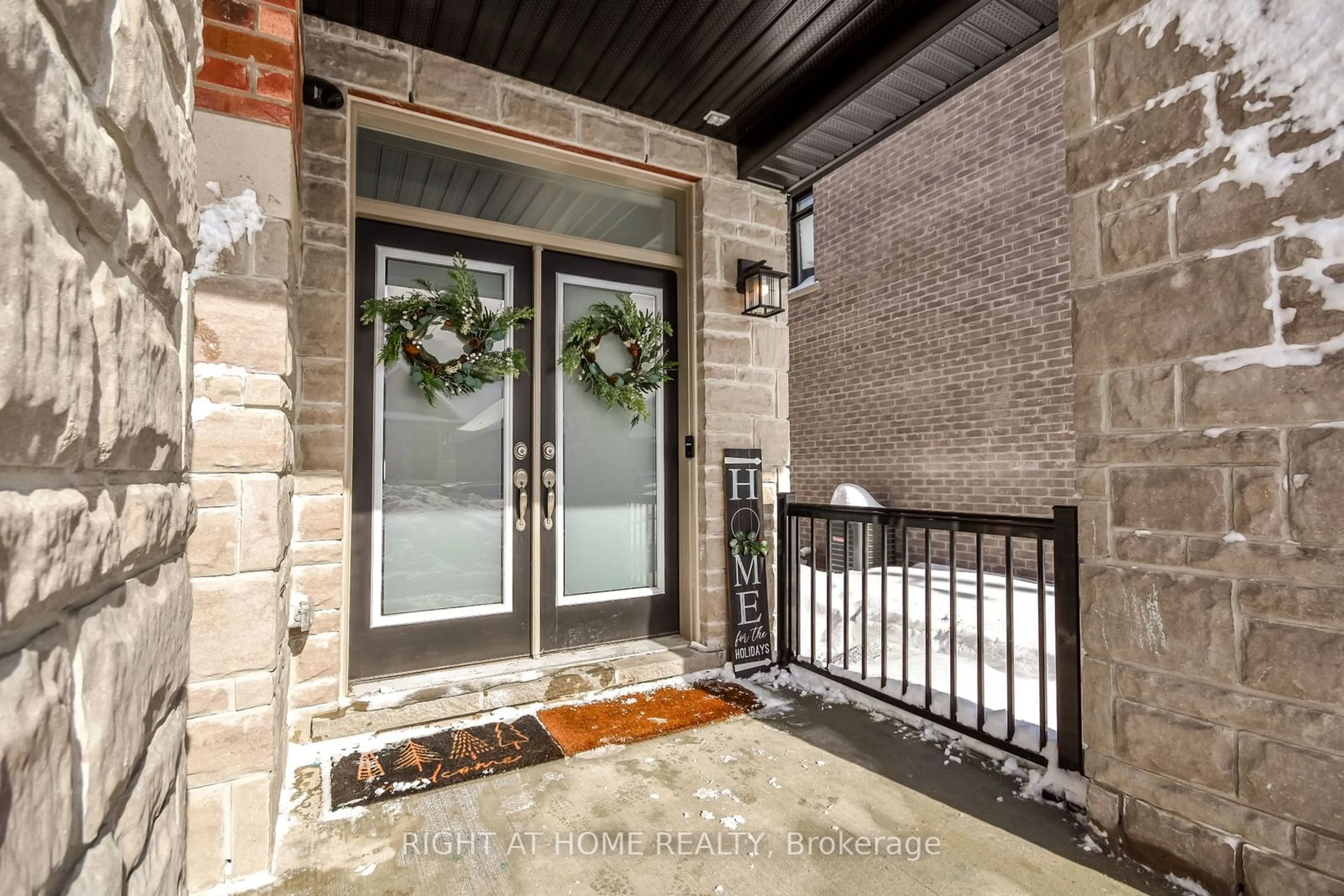 Indoor entryway for 51 Franklin Tr, Barrie Ontario L9J 0J1