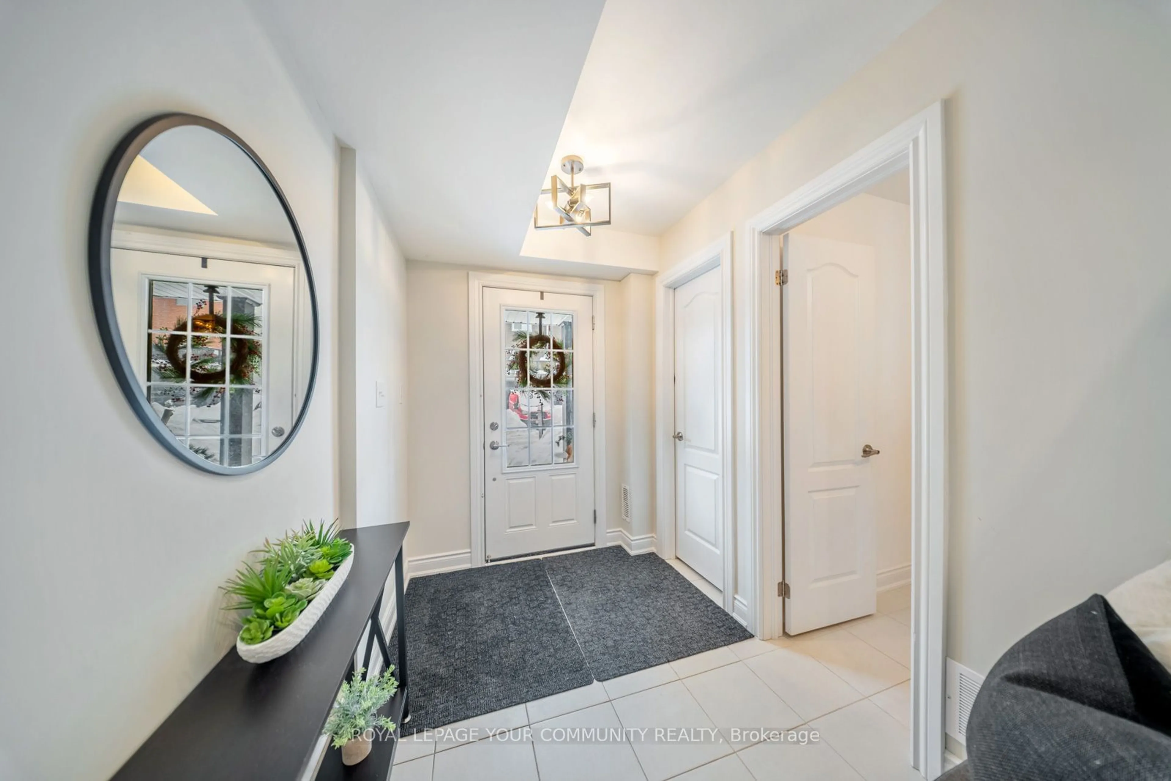 Indoor entryway for 12 Andean Lane, Barrie Ontario L9J 0J4