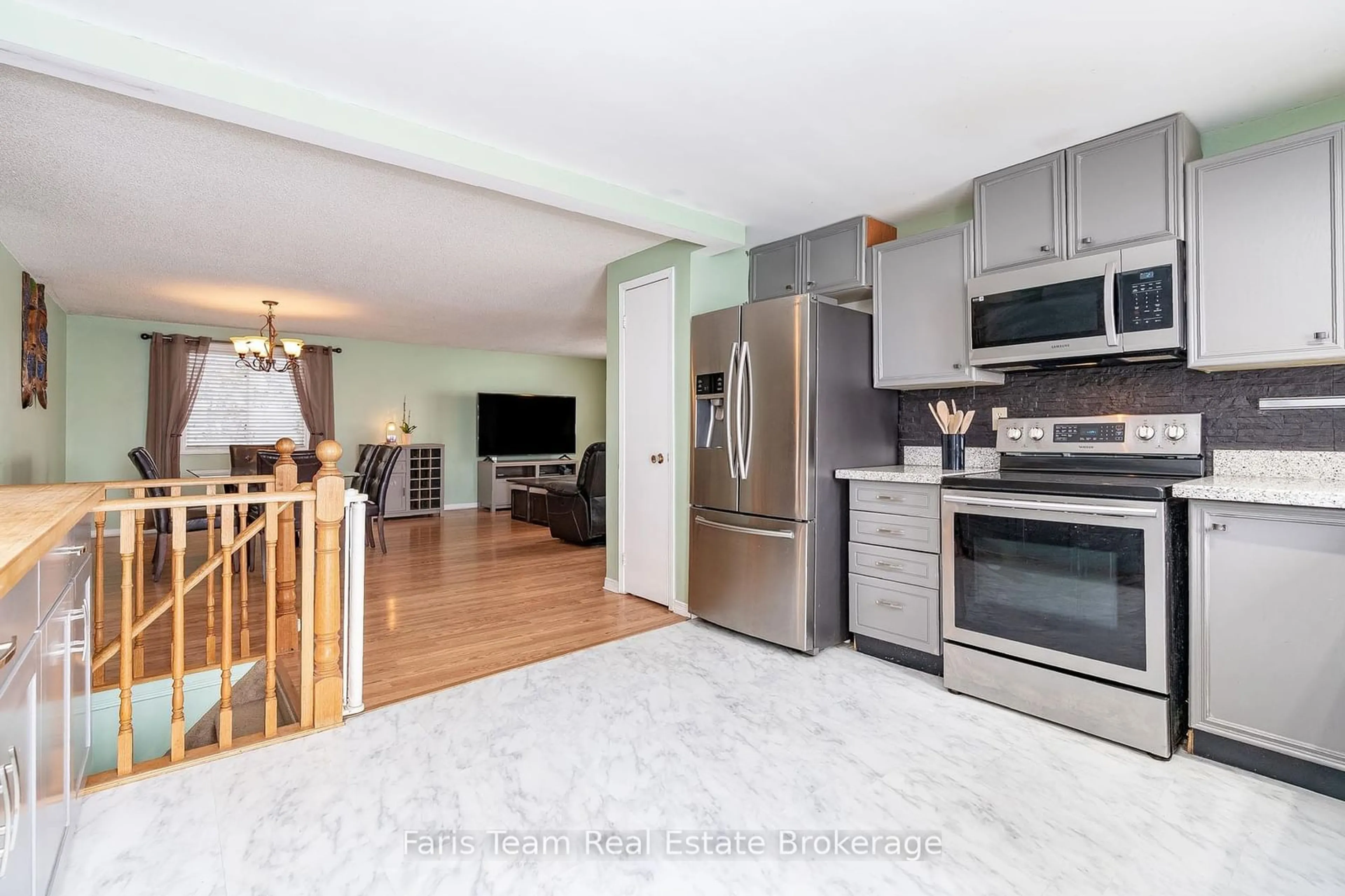 Open concept kitchen, unknown for 307 Christine Dr, Midland Ontario L4R 5A4