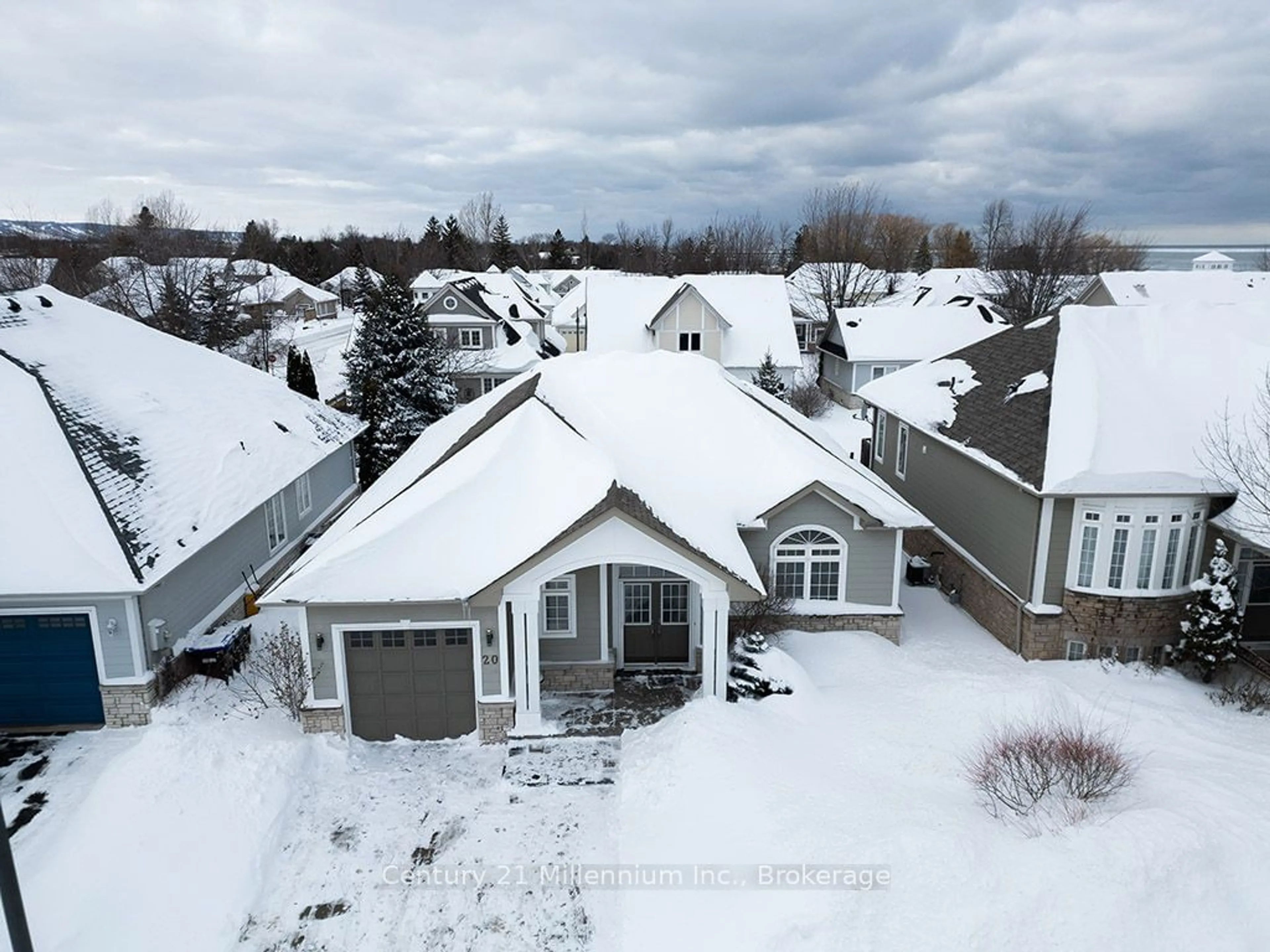 A pic from outside/outdoor area/front of a property/back of a property/a pic from drone, unknown for 20 Surfside Cres, Collingwood Ontario L9Y 4Z8