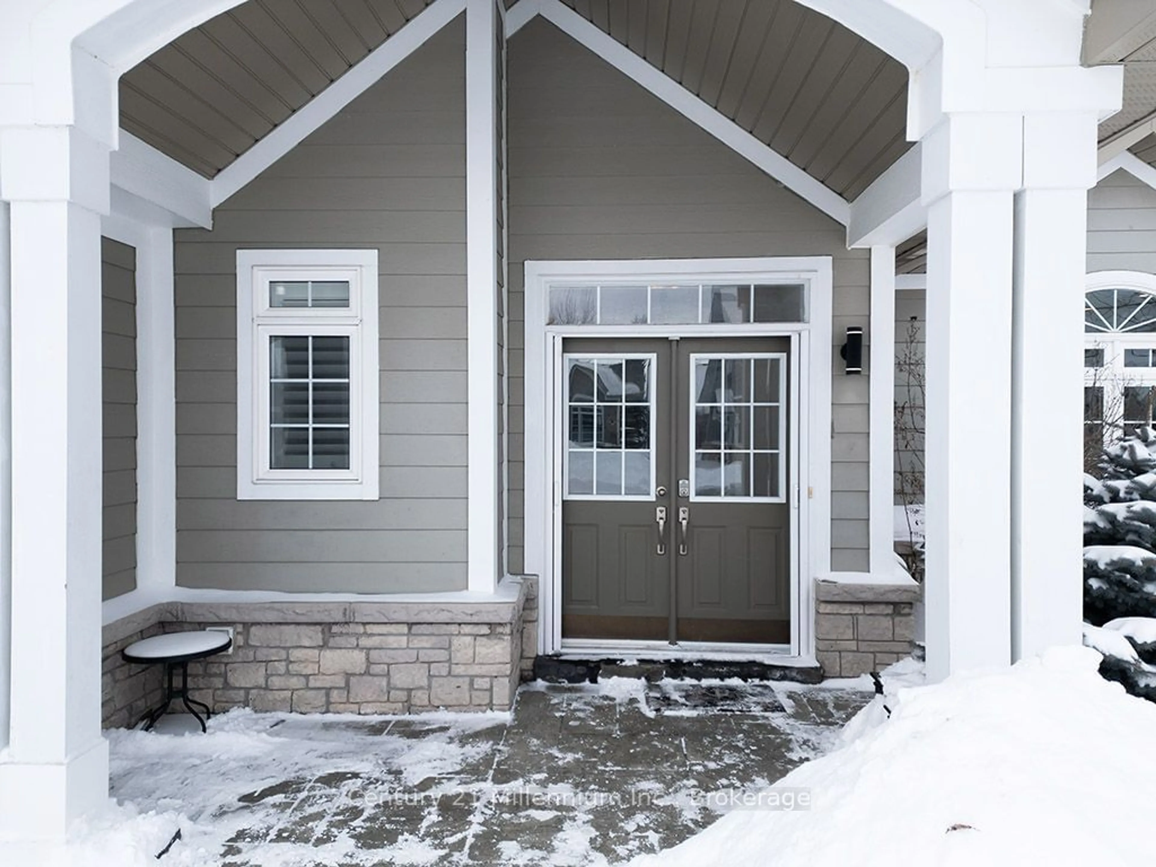 Indoor entryway for 20 Surfside Cres, Collingwood Ontario L9Y 4Z8