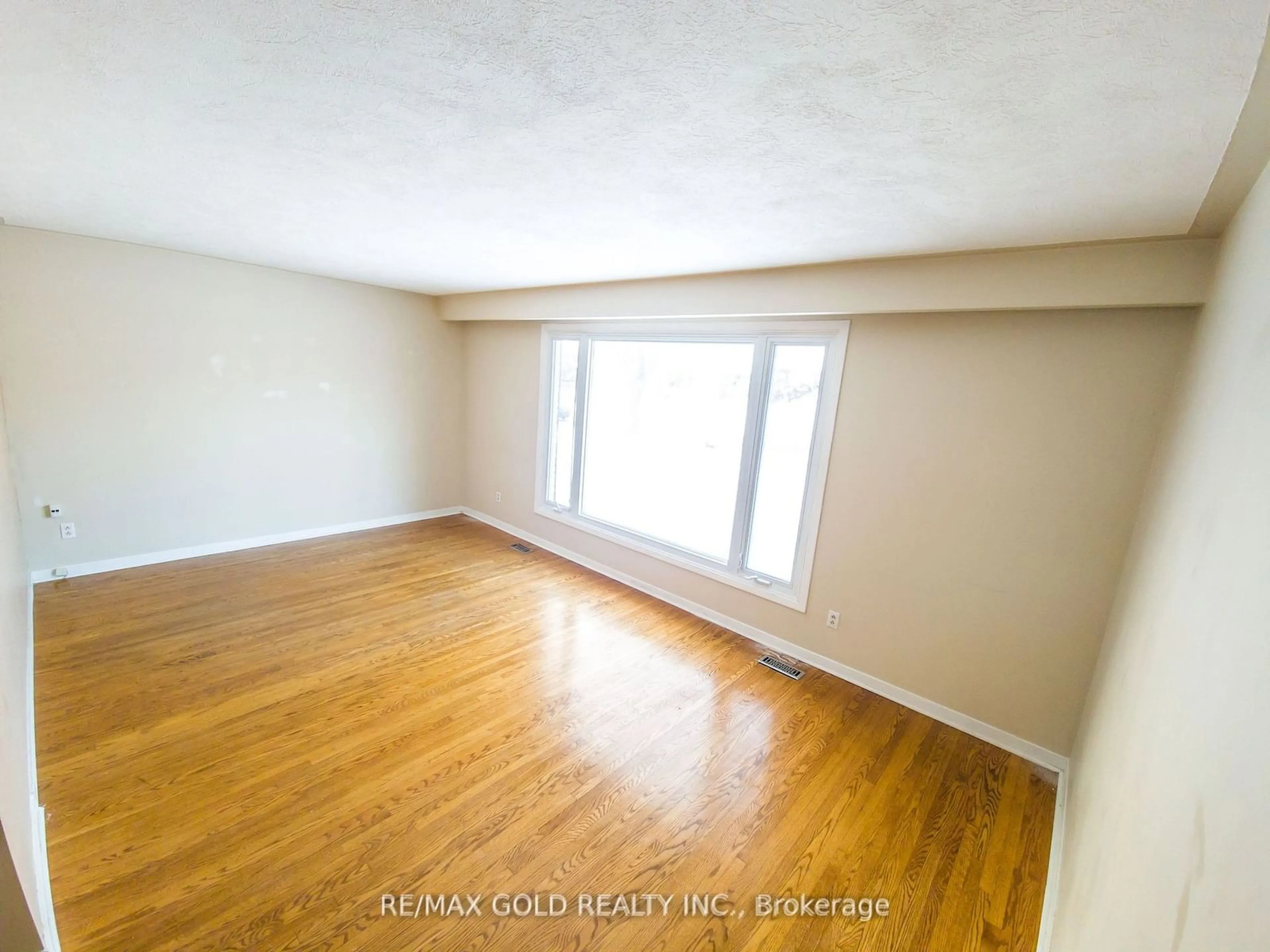 A pic of a room for 275 Grove St, Barrie Ontario L4M 2R2