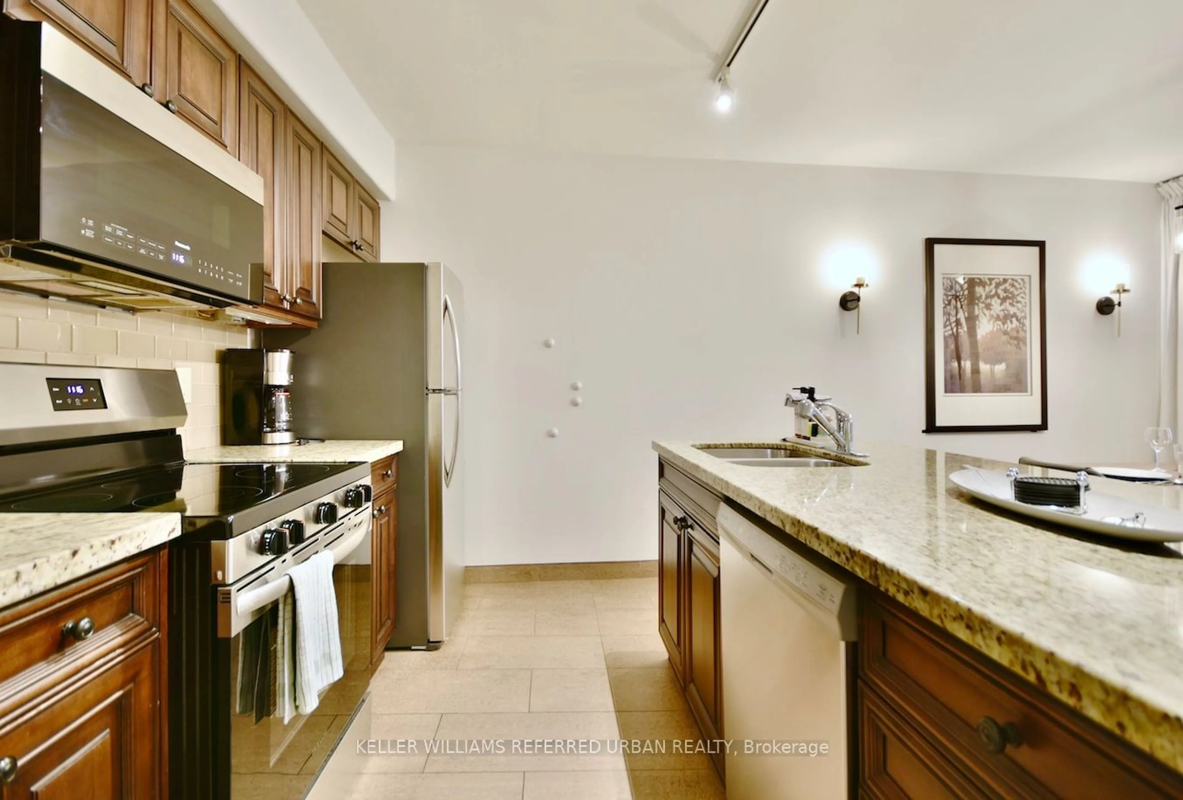 Standard kitchen, ceramic/tile floor for 90 Highland Dr #2266/67, Oro-Medonte Ontario L0L 2L0