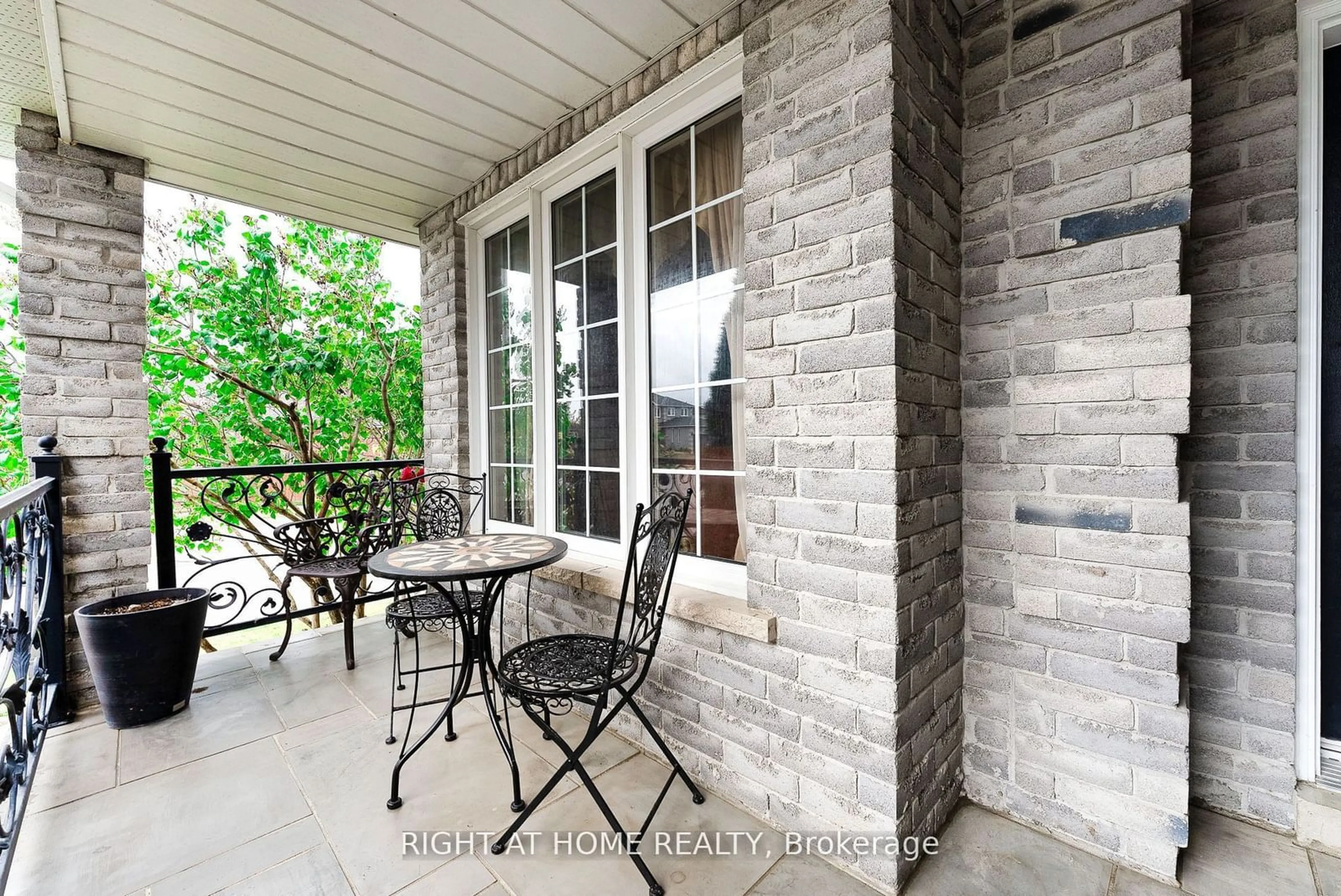 Patio, street for 154 Country Lane, Barrie Ontario L4N 0N1